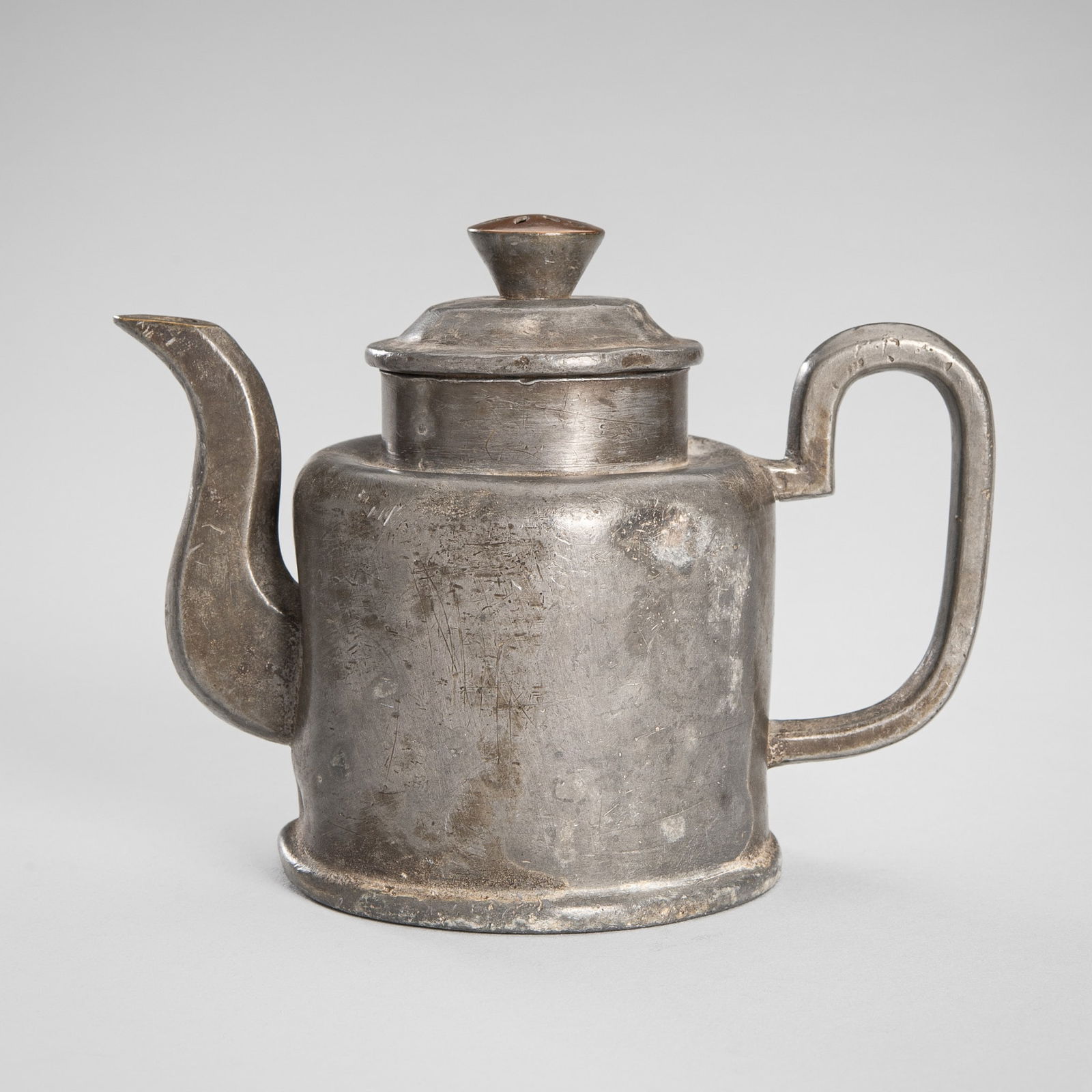 A PEWTER TEAPOT, LATE QING DYNASTY TO REPUBLIC PERIOD (1 of 11)