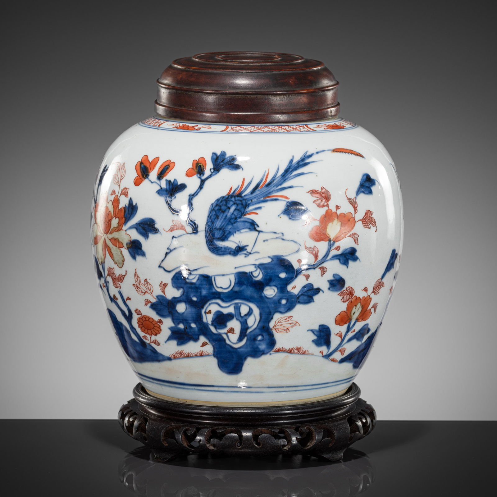 AN IMARI GINGER JAR, KANGXI PERIOD (1 of 14)