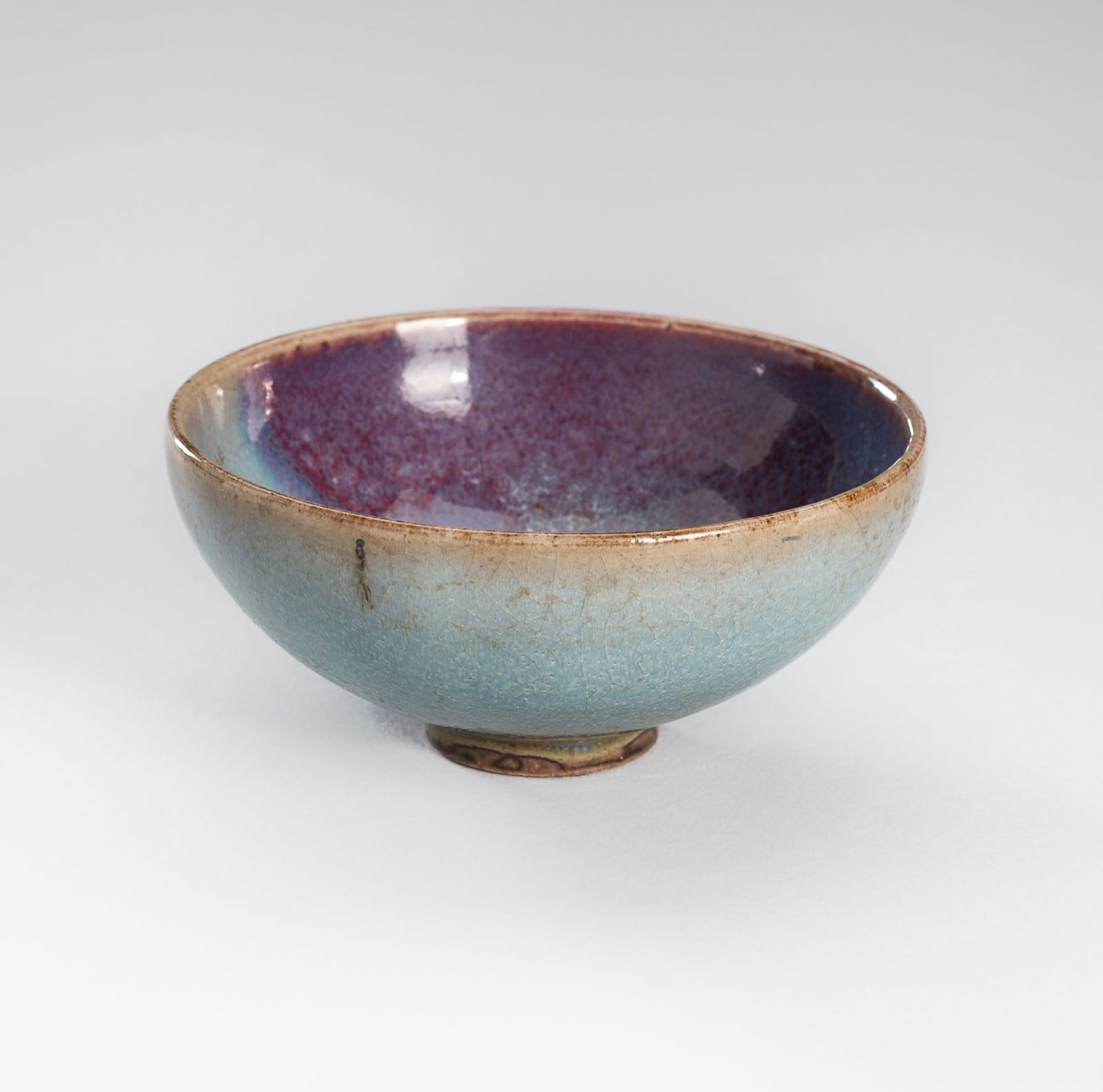 A SMALL 'JUNYAO' GLAZED PORCELAIN BOWL, QING DYNASTY OR EARLIER (1 of 12)
