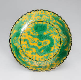 A SMALL YELLOW-GROUND AND GREEN-ENAMELED FOLIATE-RIMMED PORCELAIN 'DRAGON' DISH: A SMALL YELLOW-GROUND AND GREEN-ENAMELED FOLIATE-RIMMED PORCELAIN 'DRAGON' DISH China, Republic period (1912-1949) or slightly later. The dish with rounded sides terminating in a scalloped rim dressed