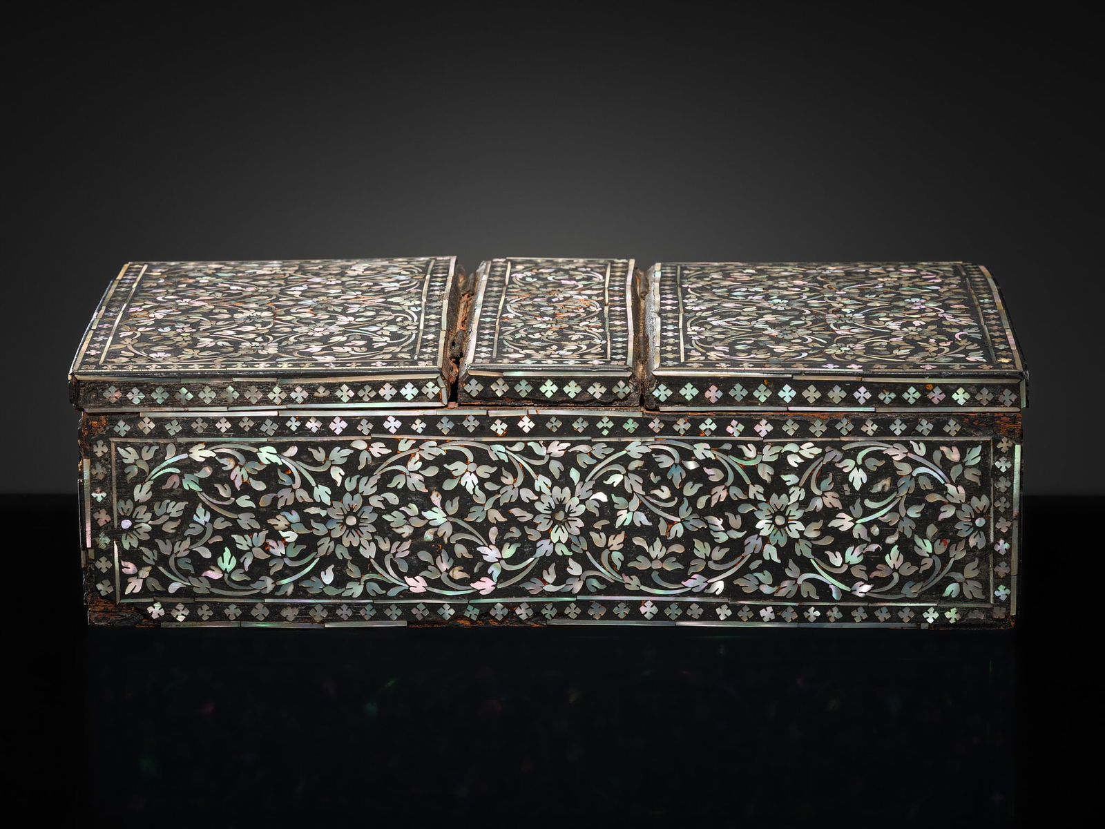 A MOTHER-OF-PEARL INLAID LACQUER DOUBLE-LIDDED BOX, RATTANAKOSIN PERIOD (1 of 13)