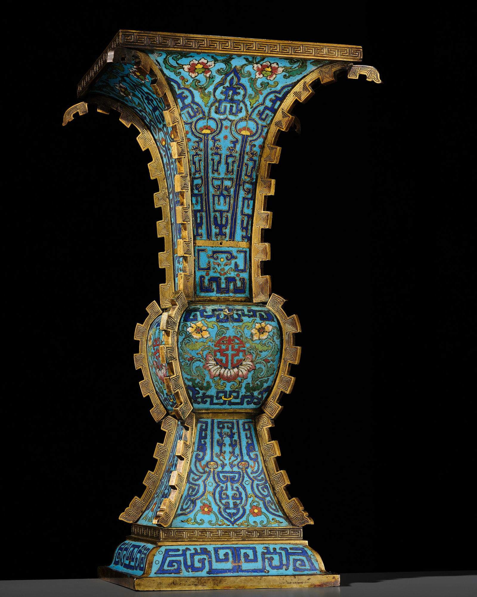 A LARGE (46 CM) ARCHAISTIC CLOISONNÉ ENAMEL VASE, FANGGU, KANGXI-QIANLONG PERIOD (1 of 20)