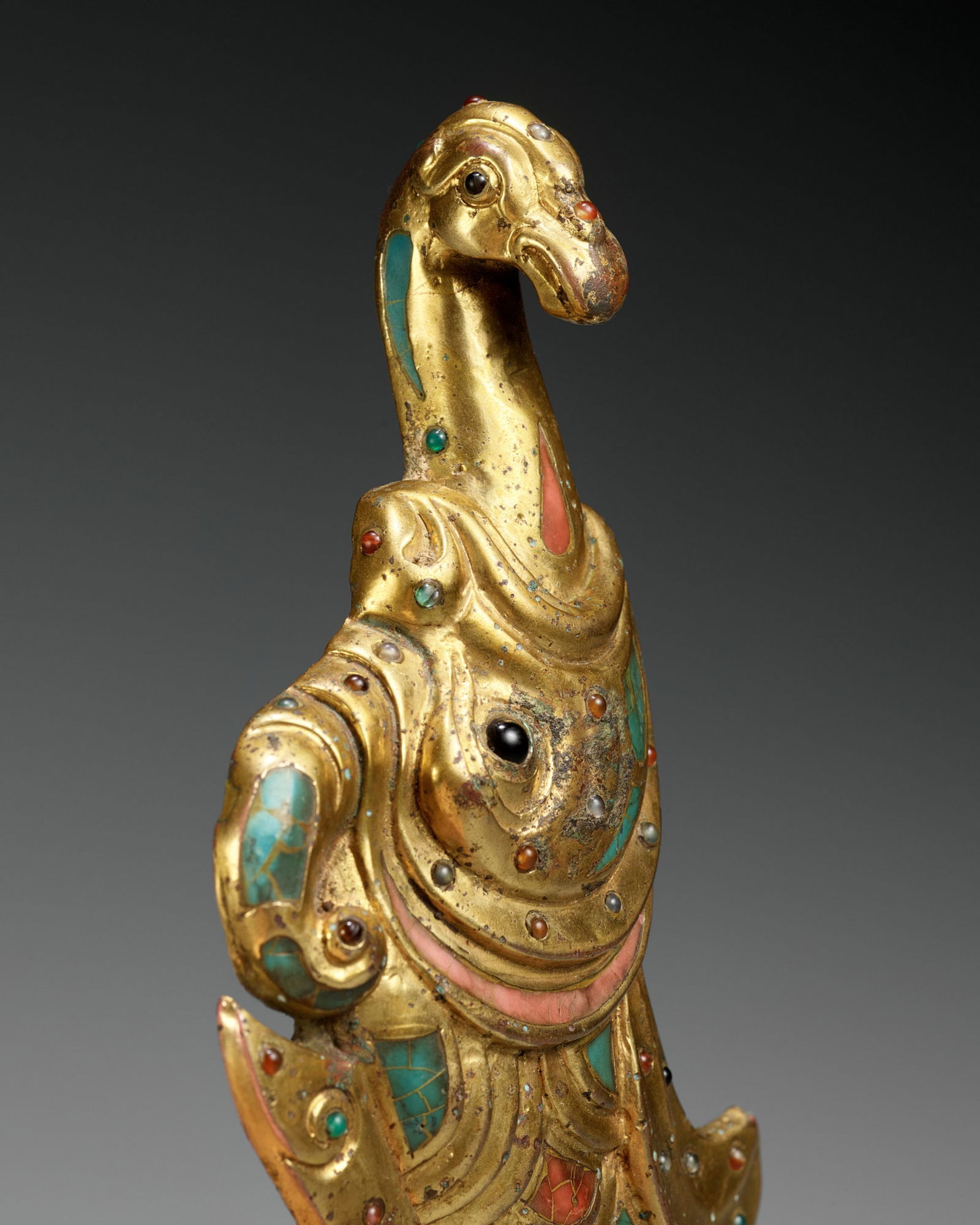 AN INLAID GILT COPPER ALLOY 'FISH' BELT HOOK, HAN DYNASTY (1 of 15)