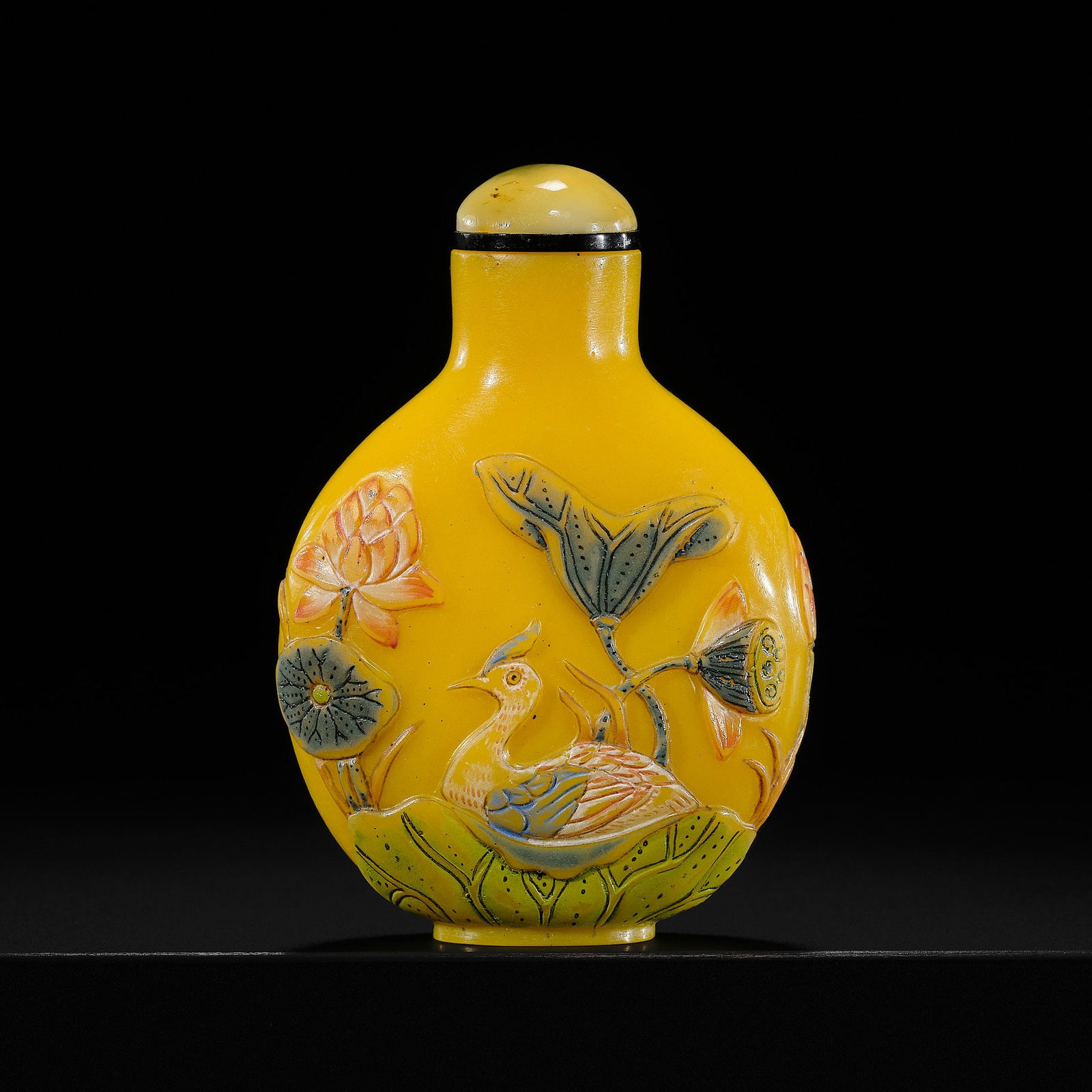 A CARVED AND ENAMELED GLASS 'DUCKS AND LOTUS' SNUFF BOTTLE, GUYUEXUAN STYLE, 1780-1880 (1 of 14)