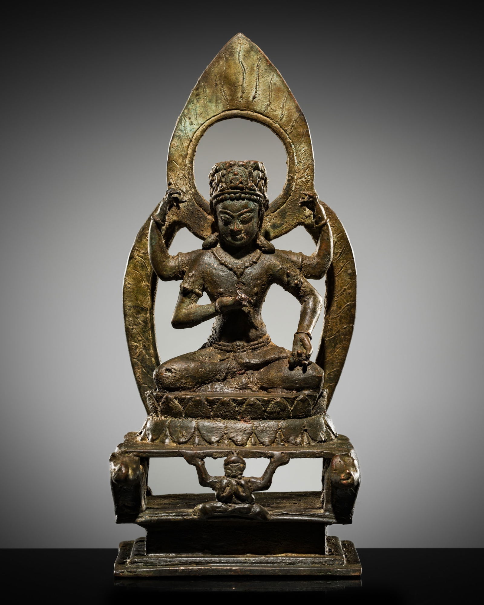 A FINE BRONZE FIGURE OF AVALOKITESHVARA, SWAT VALLEY (1 of 12)