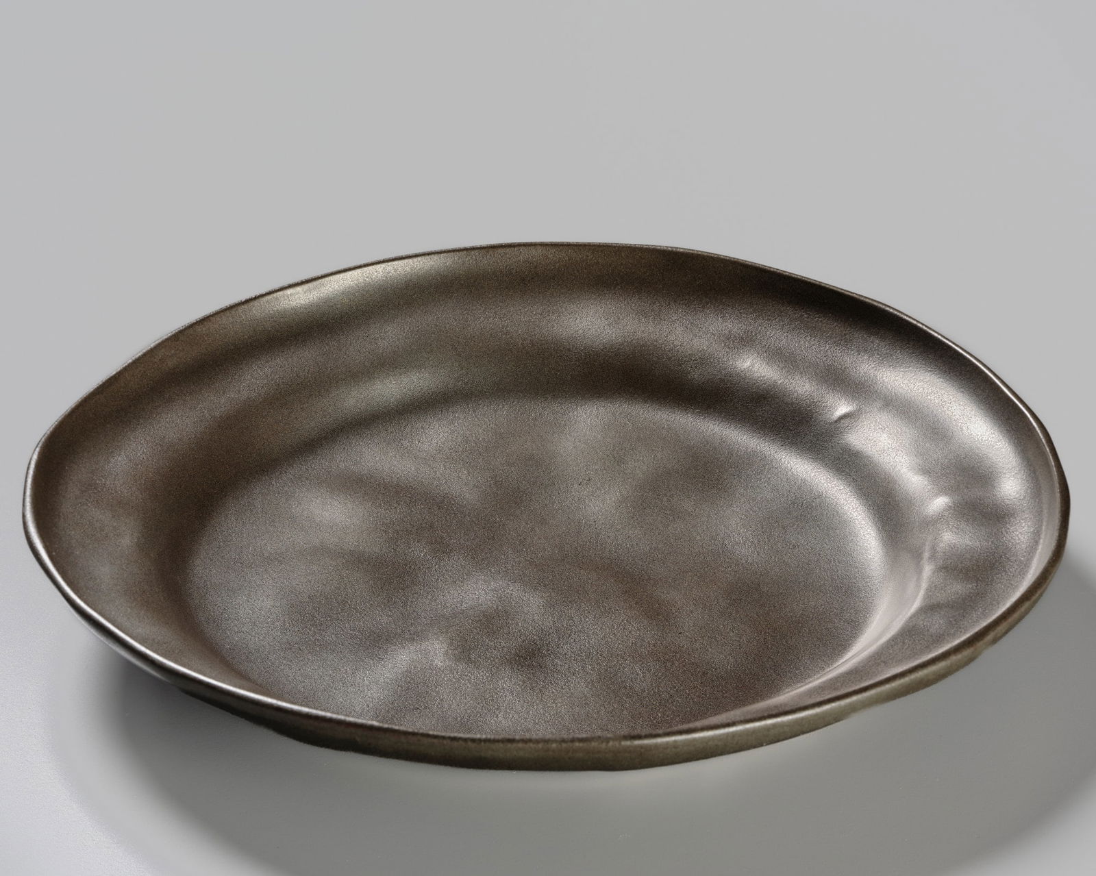 TANAKA HYOAMI I: A FINE AND RARE SILVER KANSHITSU (DRY LACQUER) KASHIKI (SWEET DISH) (1 of 9)