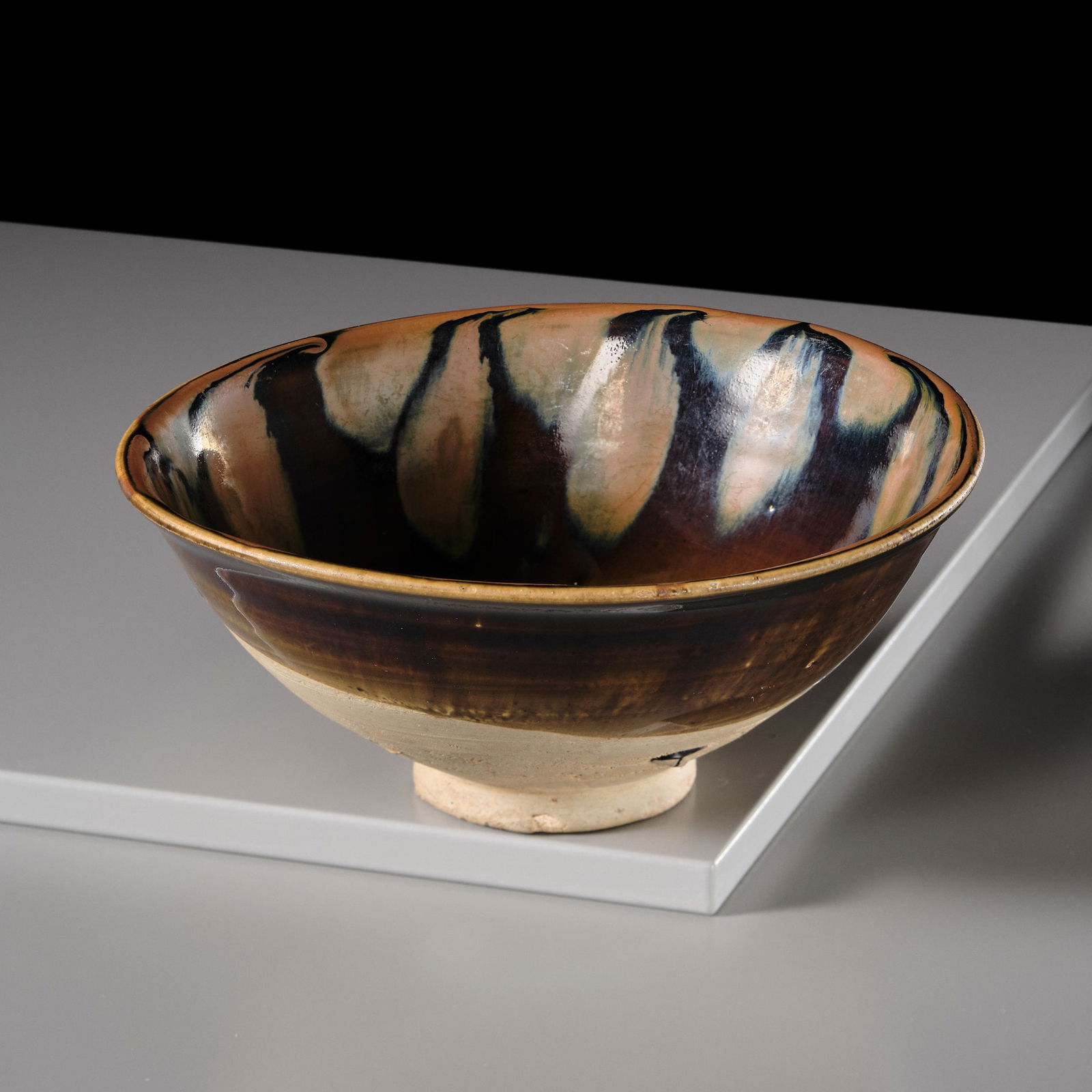 A CIZHOU-TYPE RUSSET-SPLASHED BLACK GLAZED BOWL, SONG DYNASTY (1 of 14)