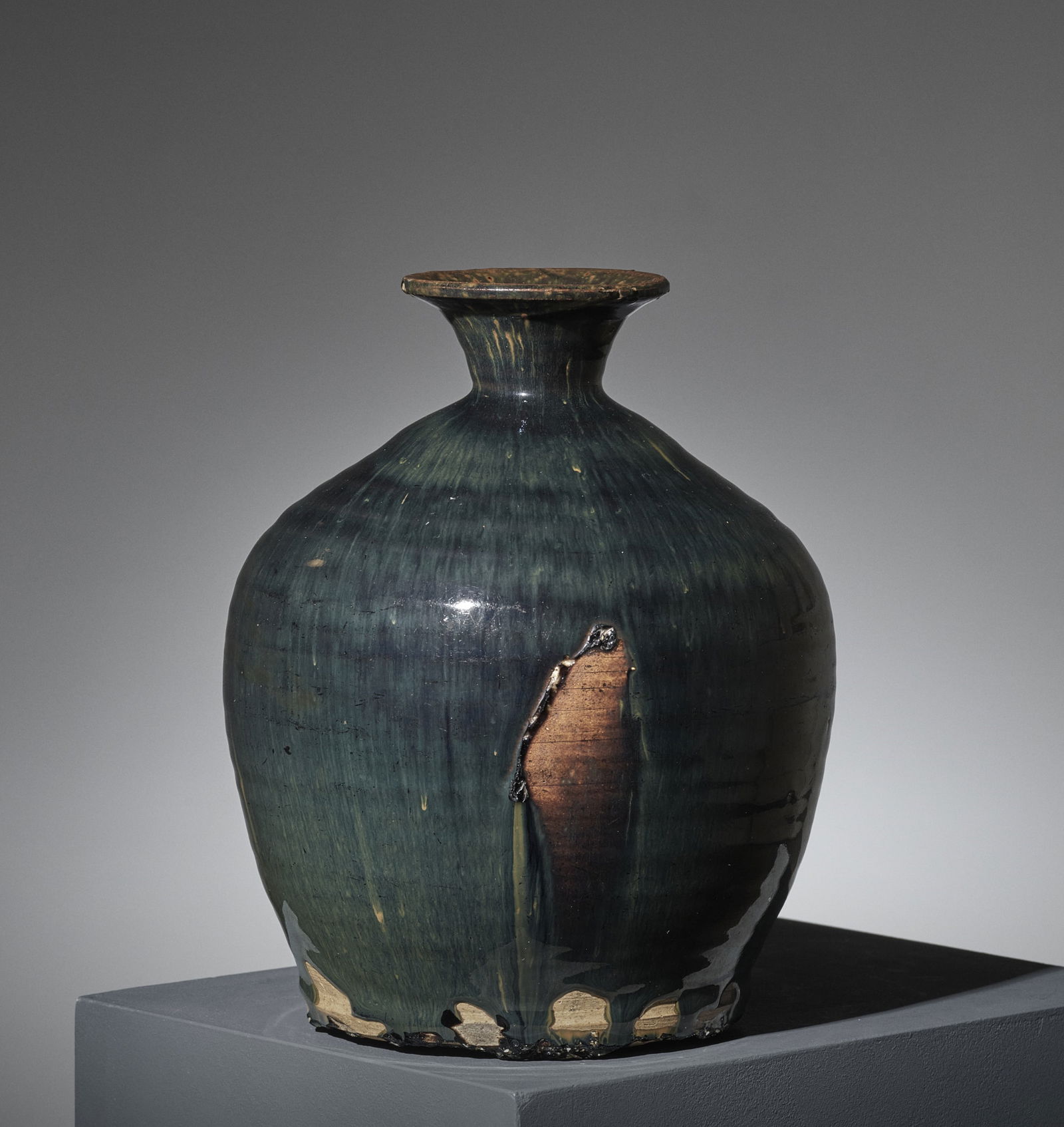 A HENAN BLACK-GLAZED BOTTLE VASE, SONG (1 of 11)