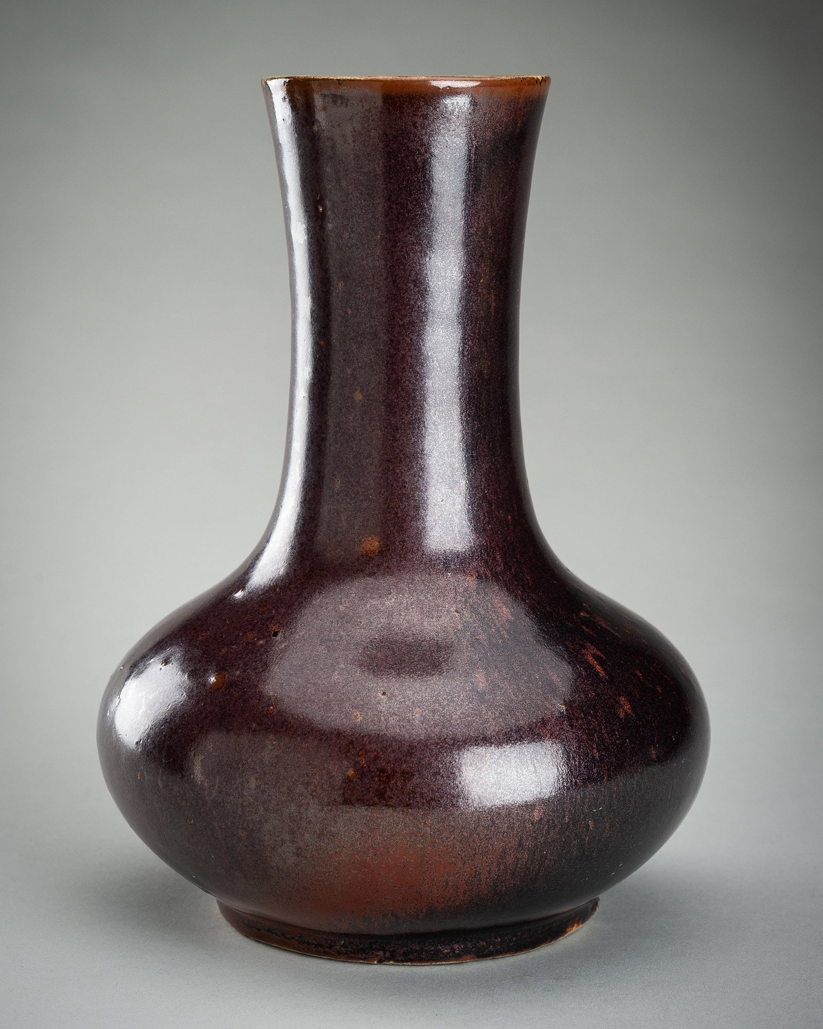 AN IRON-RUST GLAZED PORCELAIN VASE, QING DYNASTY (1 of 12)
