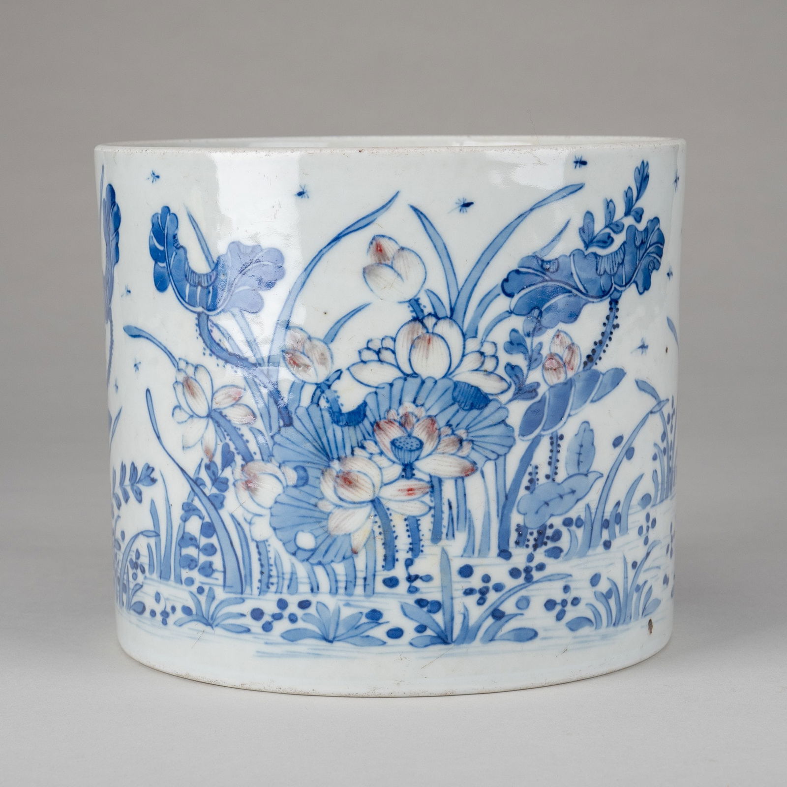 AN UNDERGLAZE BLUE AND COPPER-RED PORCELAIN BRUSH POT WITH LOTUS FLOWERS, 19TH CENTURY (1 of 6)