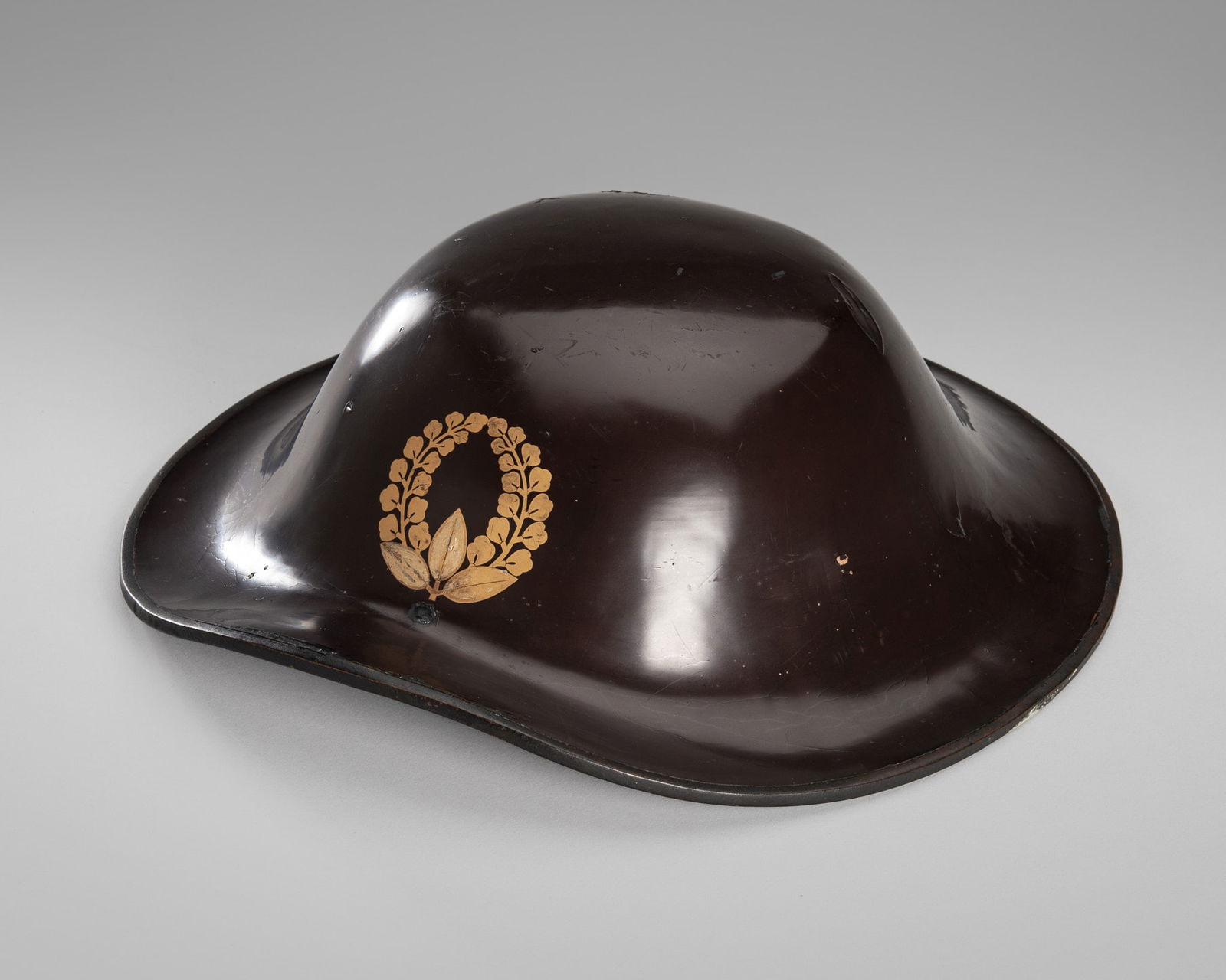 A LACQUERED JINGASA (WAR HAT) WITH NAITO MURAKAMI MON (1 of 10)