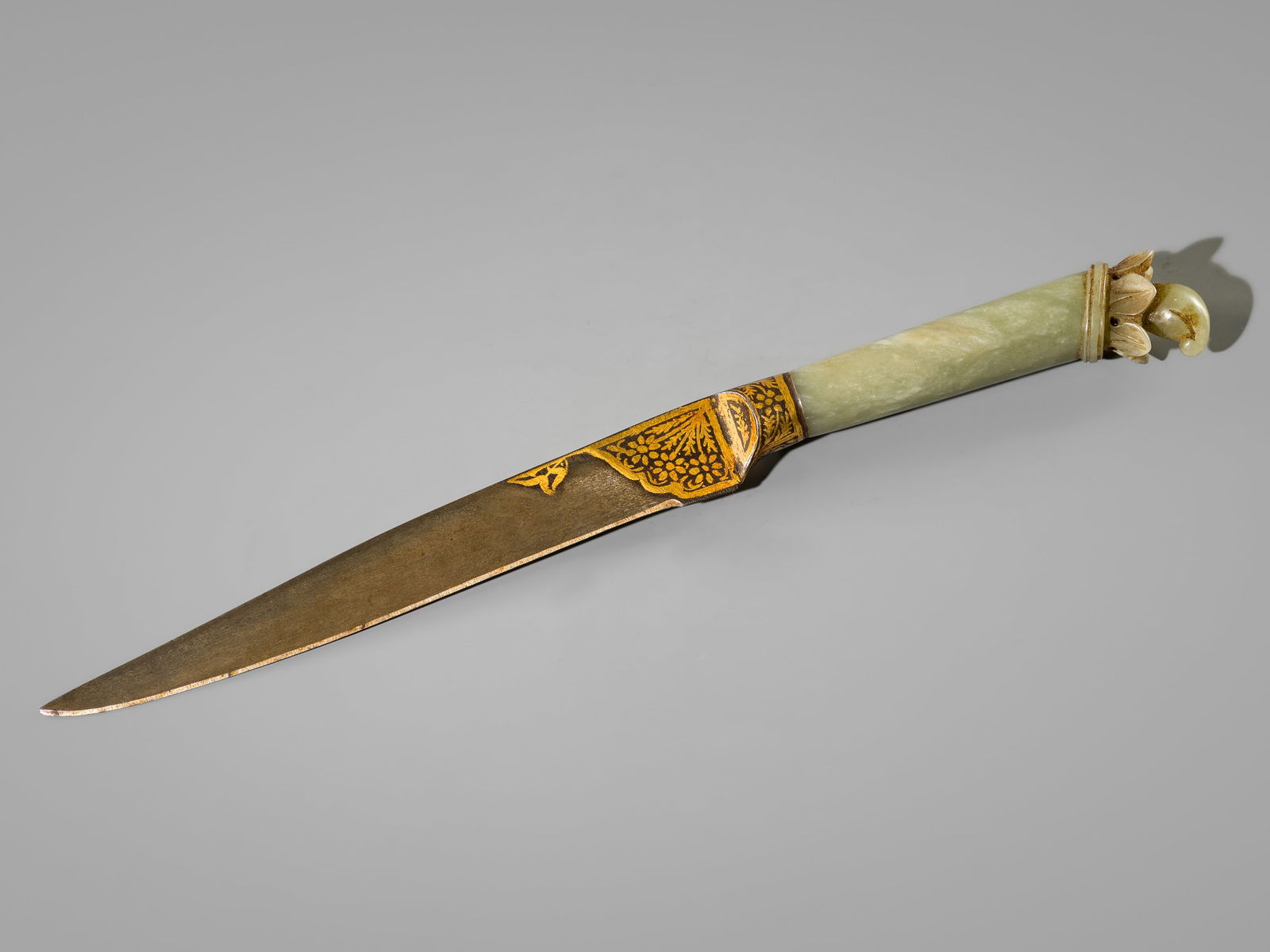 A MUGHAL-STYLE IRON DAGGER WITH A HARDSTONE HILT, KHAJAR, c. 1900s (1 of 10)