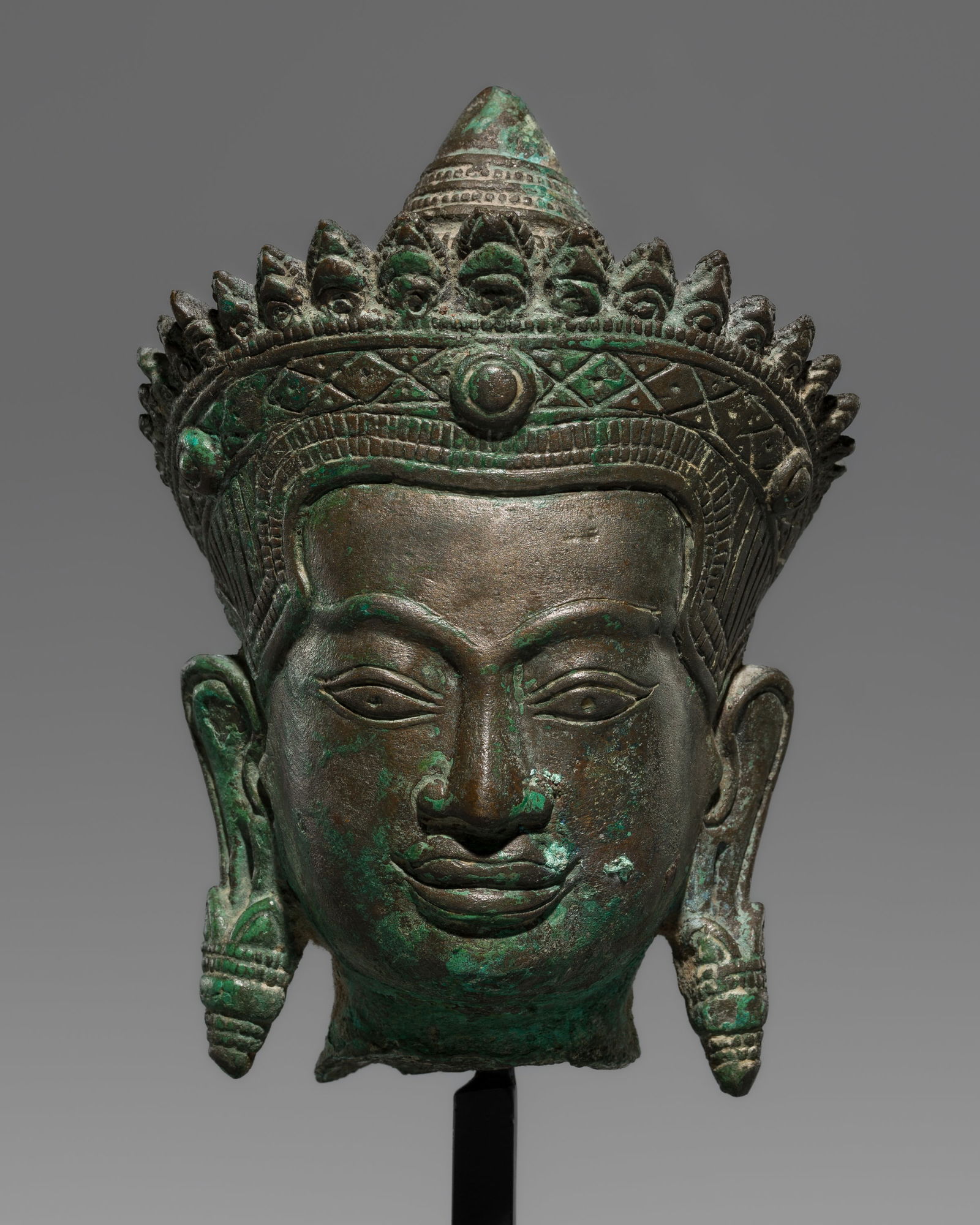 A BRONZE HEAD OF A CROWNED BUDDHA, c. 15th CENTURY (1 of 6)
