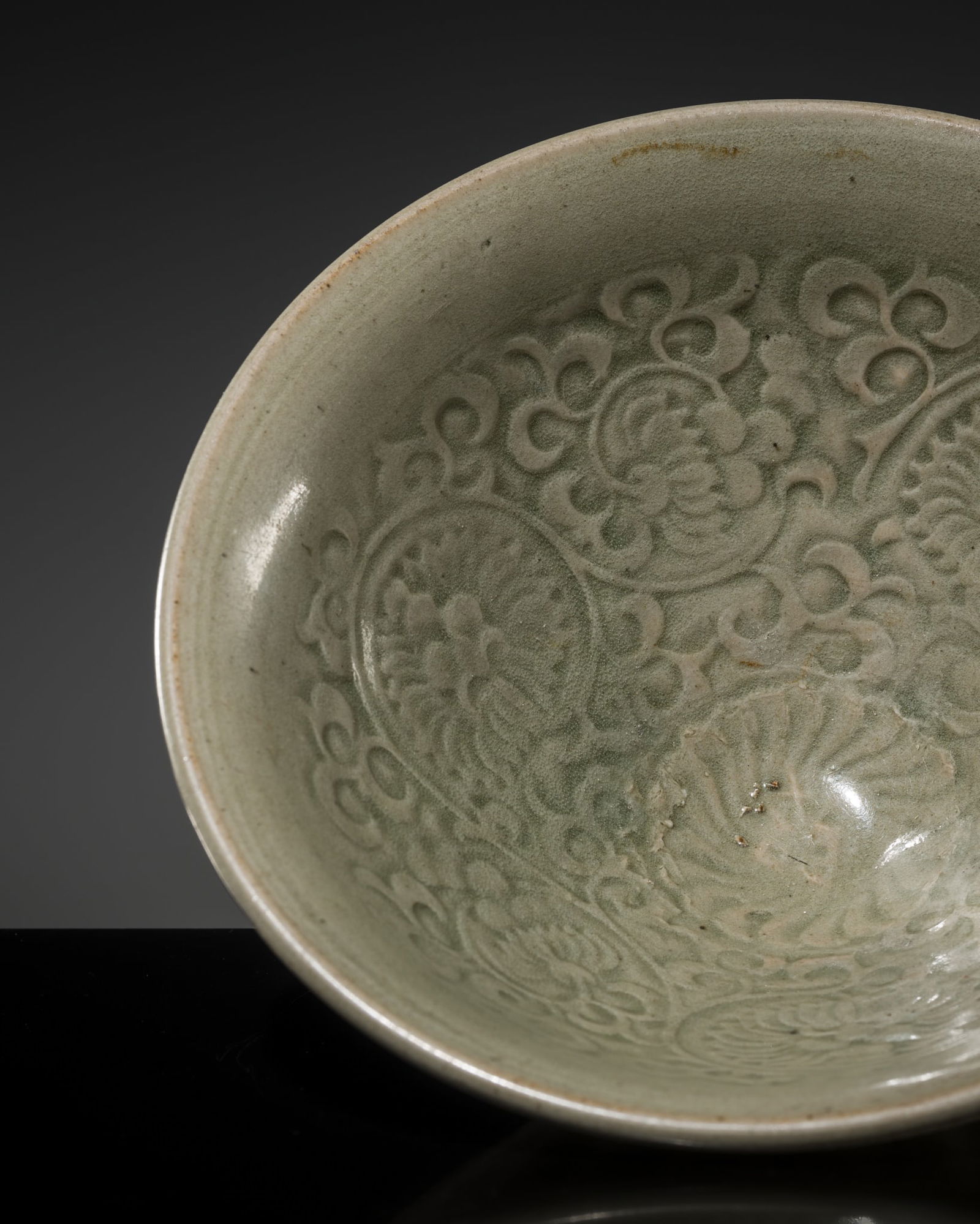 A LARGE YAOZHOU CELADON-GLAZED 'CHRYSANTHEMUM' BOWL, NORTHERN SONG-JIN DYNASTY (1 of 14)