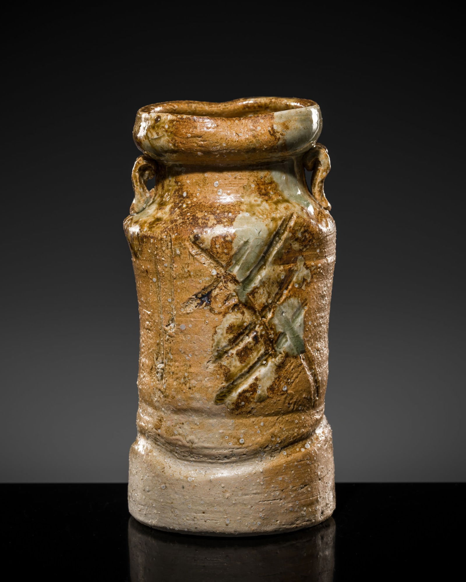 MASHIMIZU ZOROKU II (1861-1936): AN IGA HANDLED HANAIRE (FLOWER VASE), MEIJI PERIOD (1 of 17)