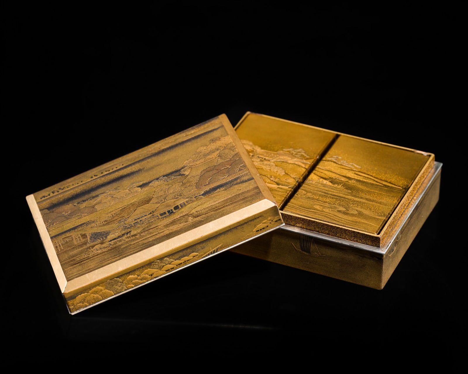 A RARE GOLD LACQUER BOX AND COVER CONTAINING TWO KOGO (INCENSE BOXES), FOR THE INCENSE-MATCHING (1 of 12)