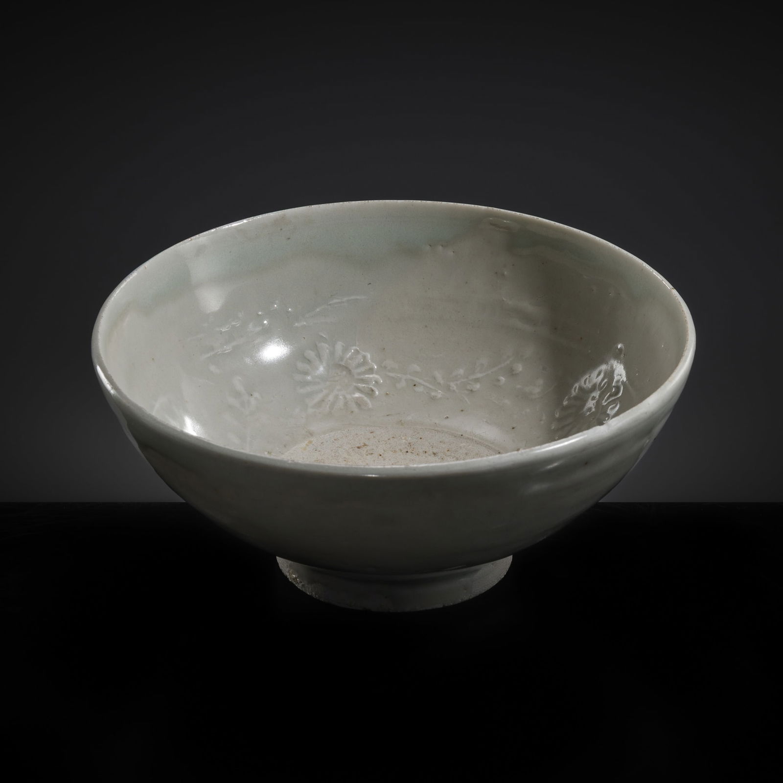 A LUANBAI-GLAZED 'SHUFU' WARE 'LOTUS' BOWL, YUAN DYNASTY (1 of 13)