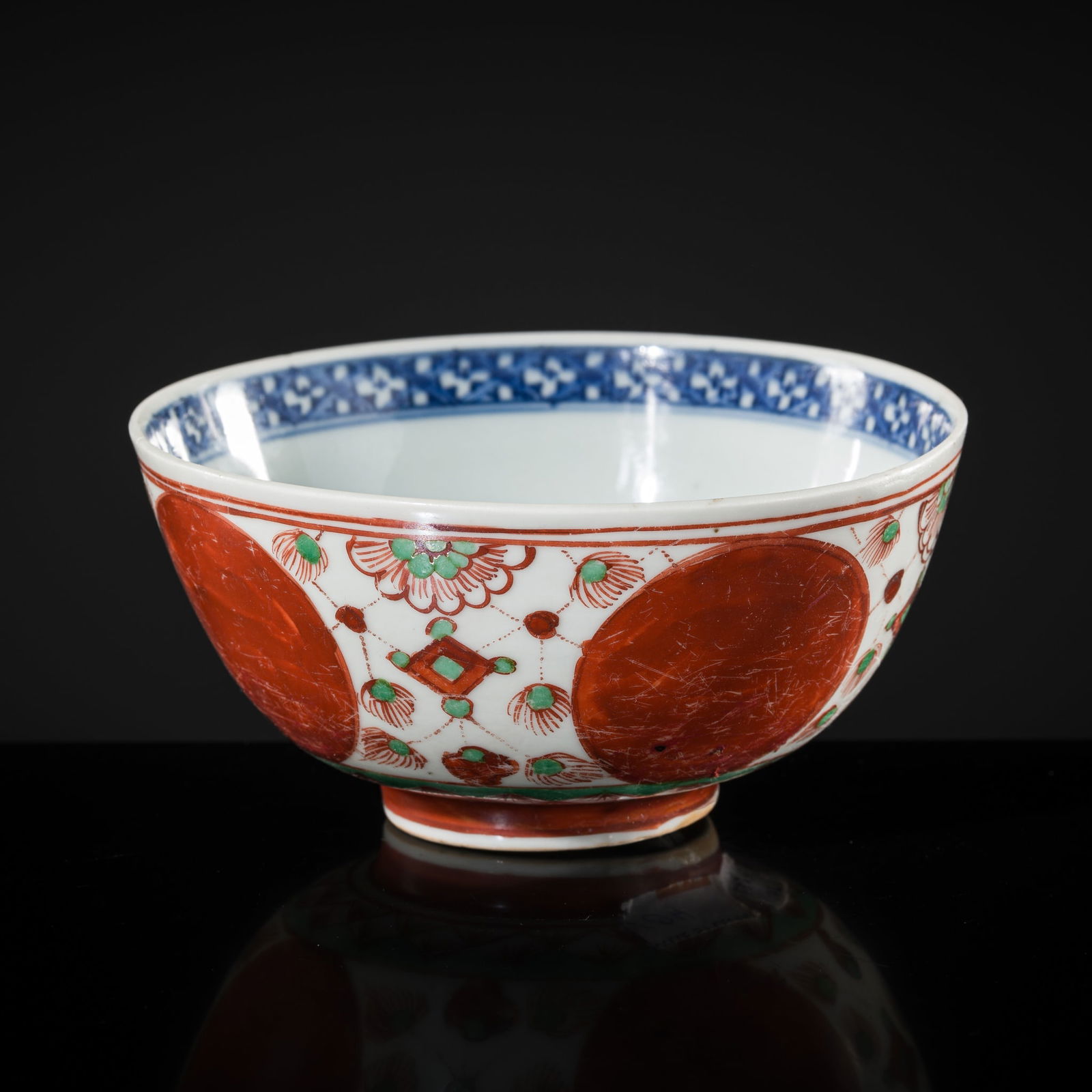 A FINE KINRANDE TEA BOWL, MING DYNASTY: A FINE KINRANDE TEA BOWL, MING DYNASTY China, circa mid-16th century. Delicately potted with deep rounded sides supported on a short foot, the exterior decorated in overglaze red and green with four