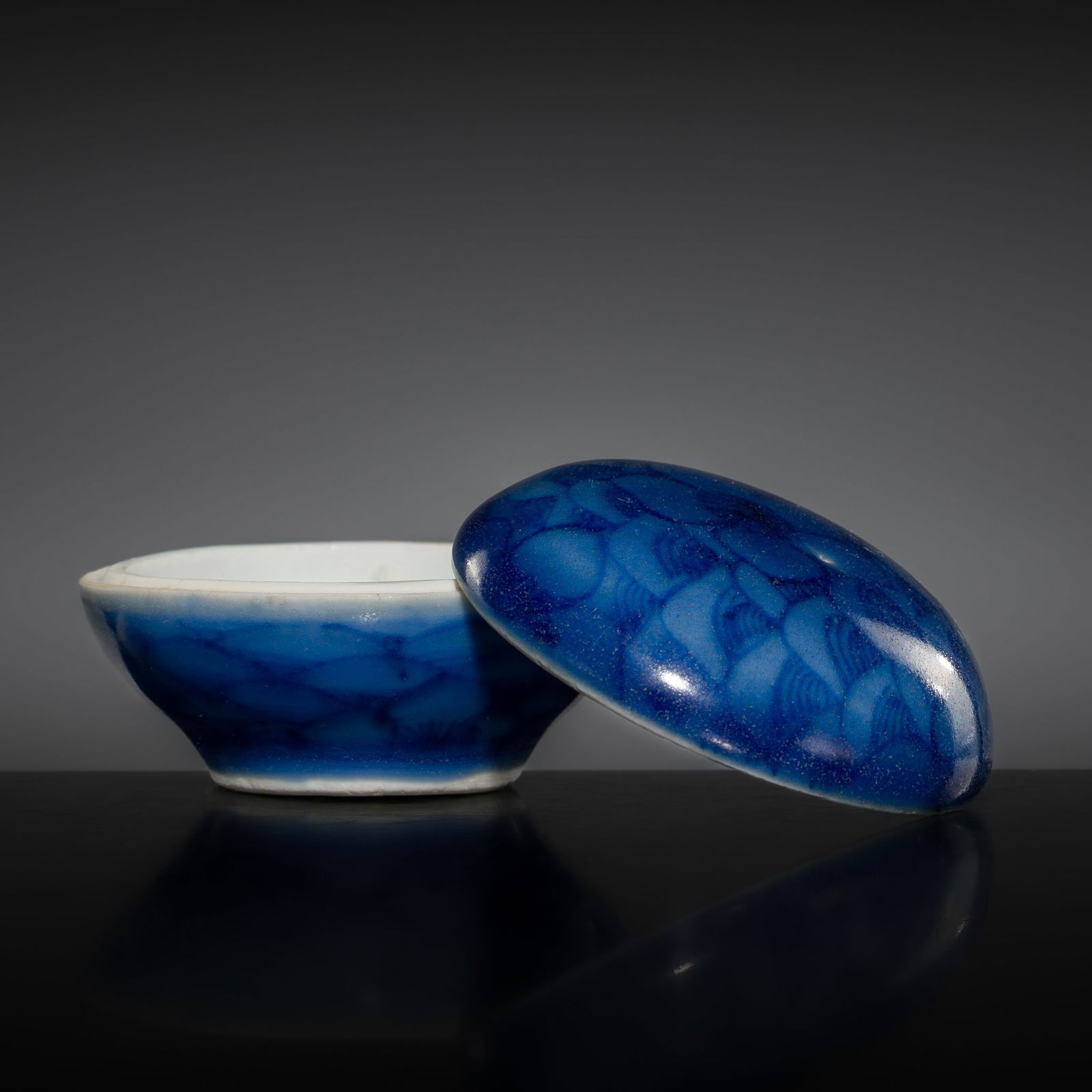 A SMALL UNDERGLAZE BLUE AND WHITE PORCELAIN 'PRUNUS' BOX AND COVER, FROM THE HATCHER CARGO, MING (1 of 11)