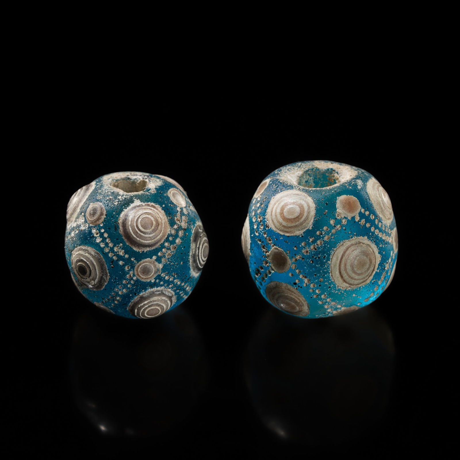 A PAIR OF POLYCHROME GLASS 'EYE' BEADS, EASTERN ZHOU PERIOD (1 of 11)