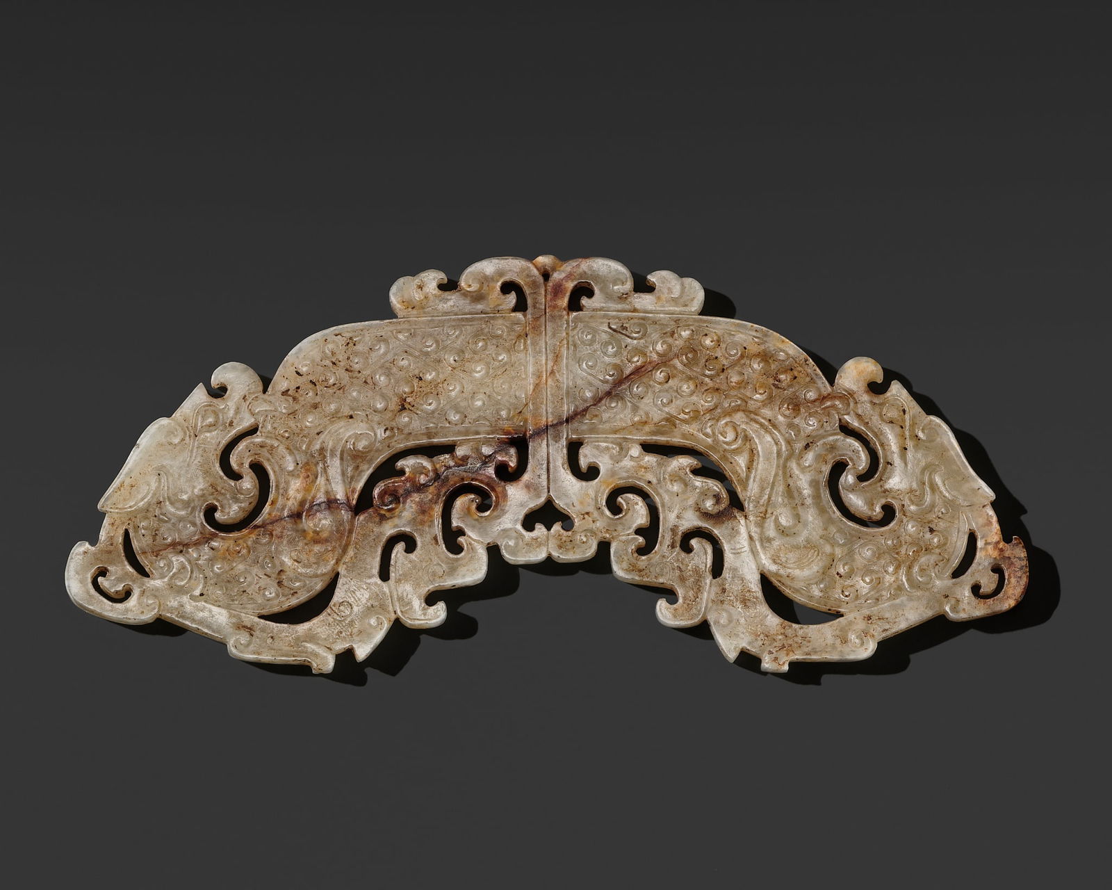 A WHITE JADE 'TWIN DRAGON' PRINCIPAL PENDANT, HENG, EASTERN ZHOU PERIOD (1 of 15)