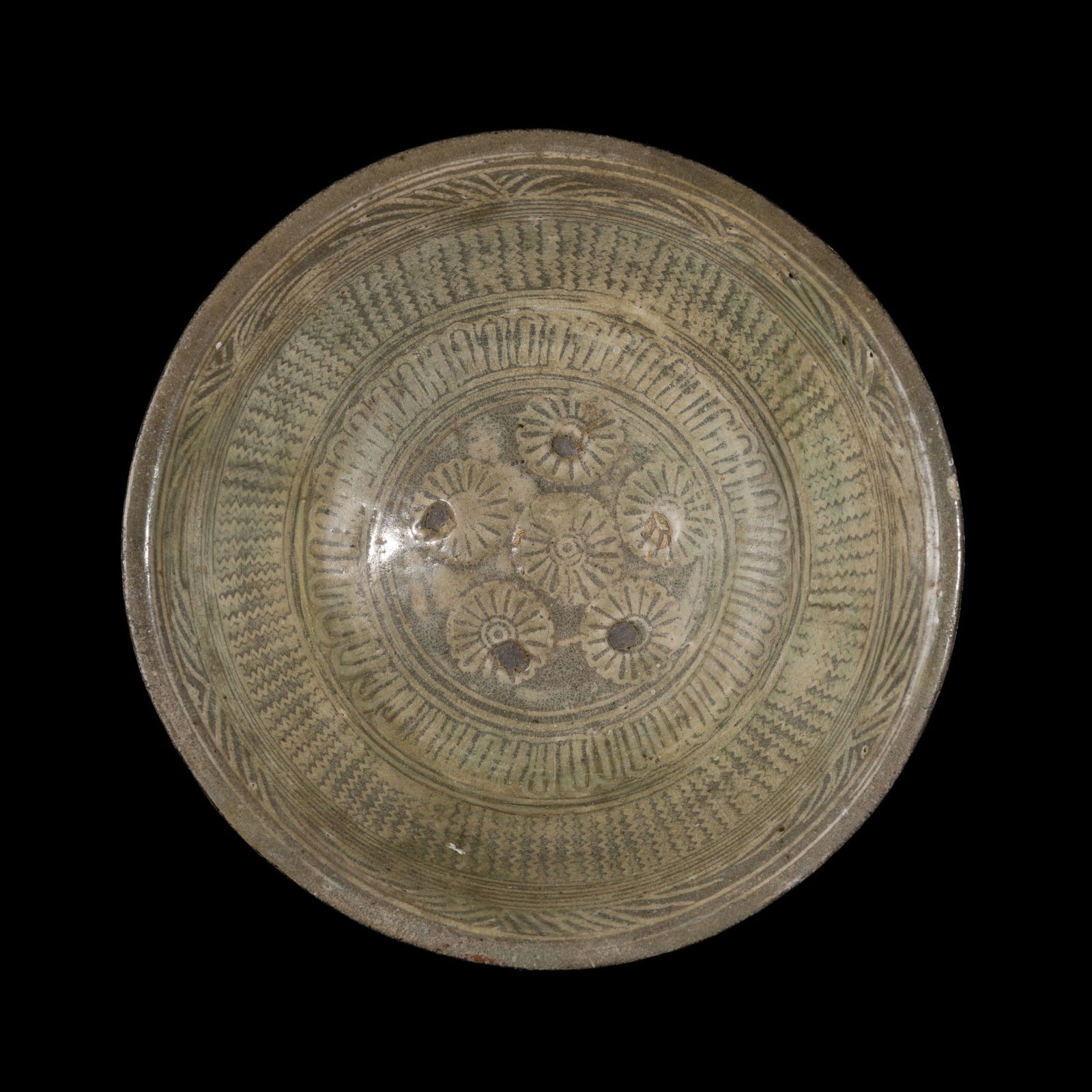 A SLIP-INLAID BUNCHEONG WARE 'CHRYSANTHEMUM' BOWL, LATE GORYEO TO EARLY JOSEON DYNASTY (1 of 13)