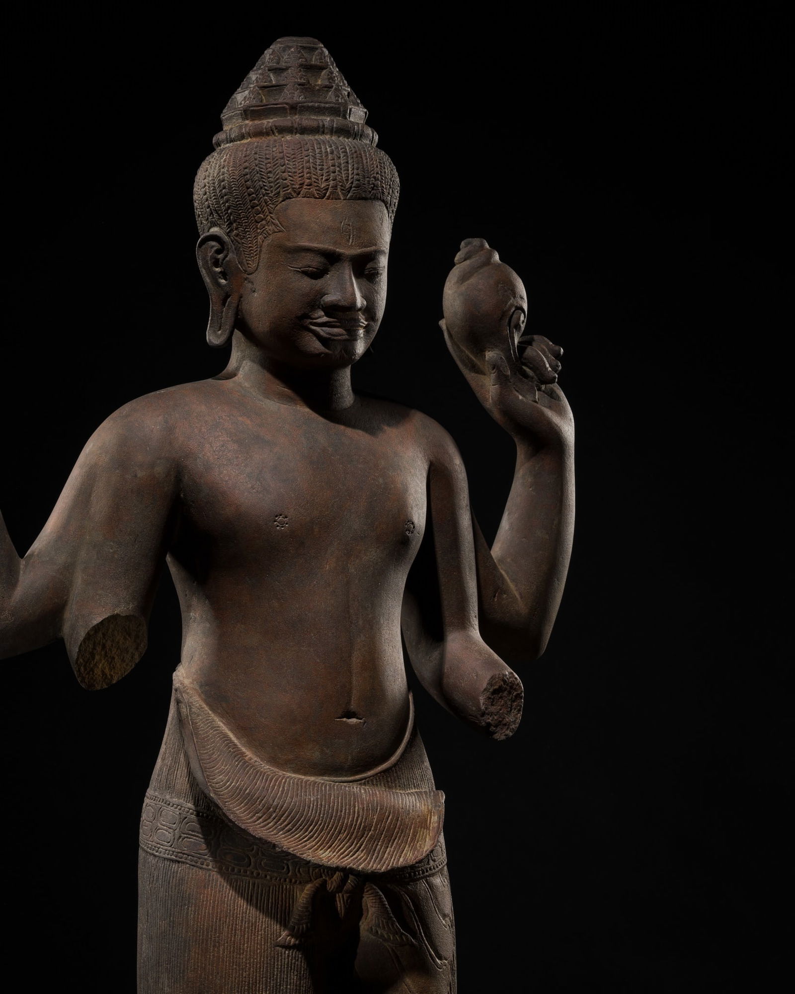 AN EXTREMELY RARE AND LARGE SANDSTONE STATUE OF SHIVA, BAPHUON STYLE, ANGKOR PERIOD (1 of 16)