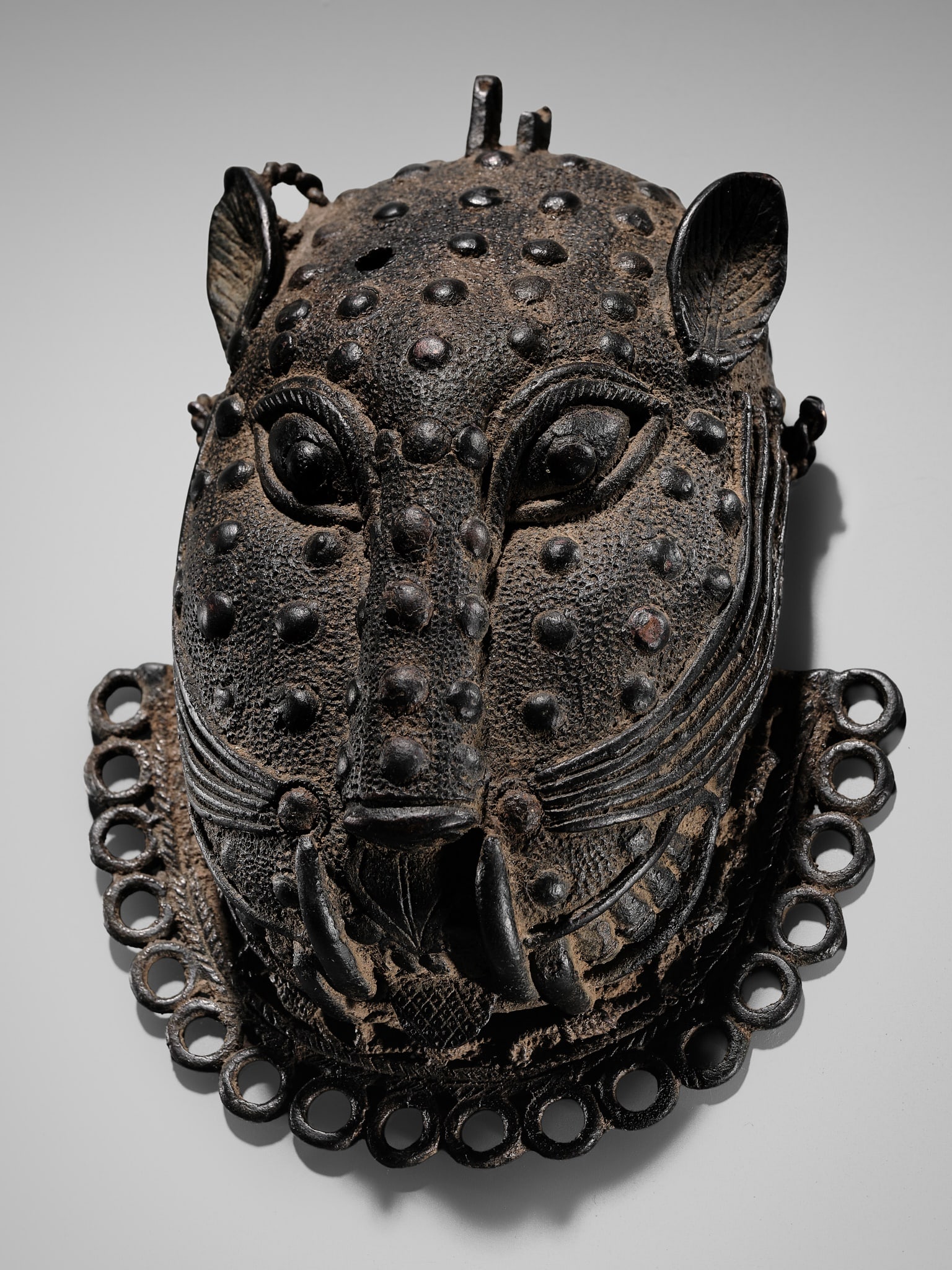 A LOST-WAX BRONZE 'LEOPARD' HIP ORNAMENT, EDO PEOPLES, 16TH-19TH CENTURY (1 of 16)