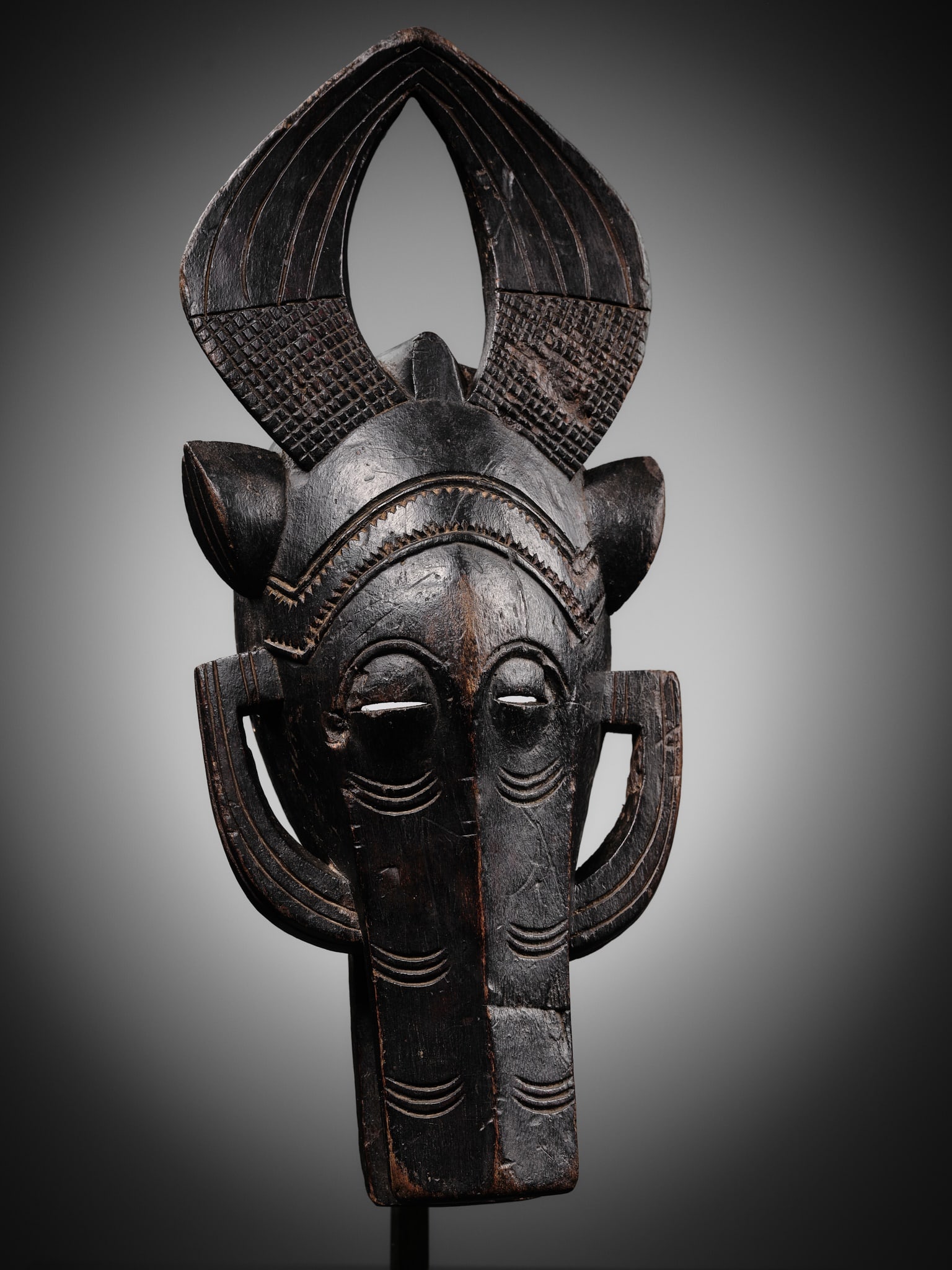 A CARVED WOOD SENUFO HELMET MASK, CÔTE D'IVOIRE, LATE 19TH TO MID-20TH CENTURY (1 of 20)