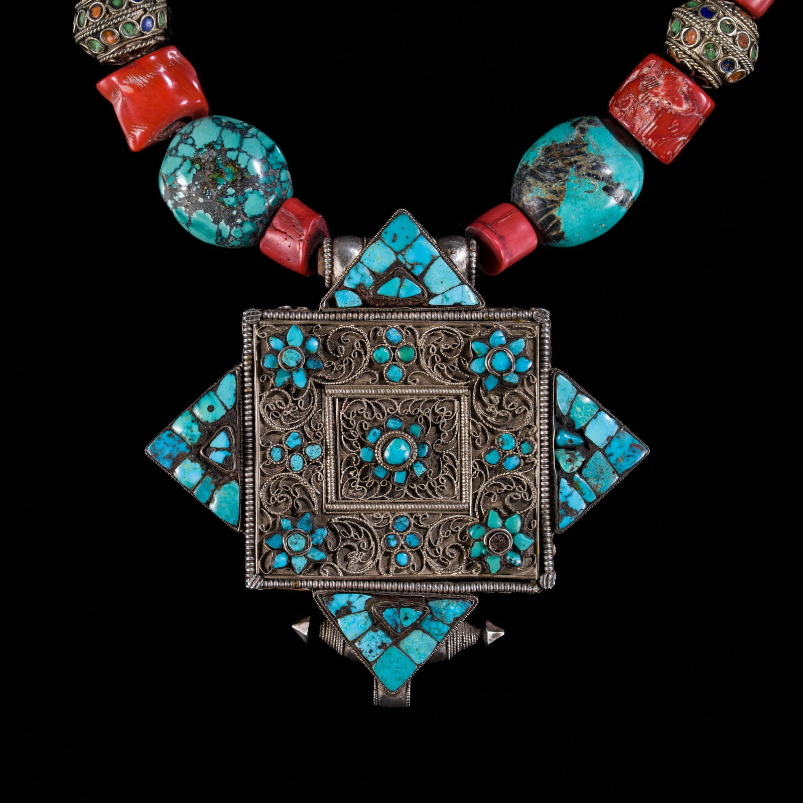 A RARE TURQUOISE AND CORAL INLAID SILVER NECKLACE WITH AN AMULET BOX, GAU, 19TH CENTURY (1 of 14)