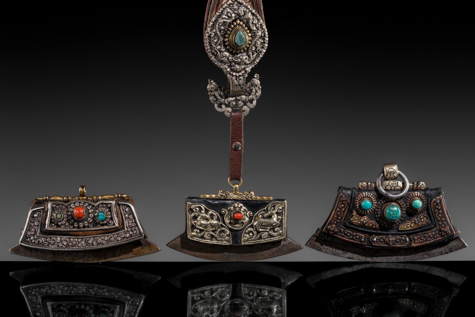 A GROUP OF THREE INLAID PARCEL-GILT SILVER TINDER POUCHES, CHUCKMUCK, 19TH CENTURY (1 of 20)