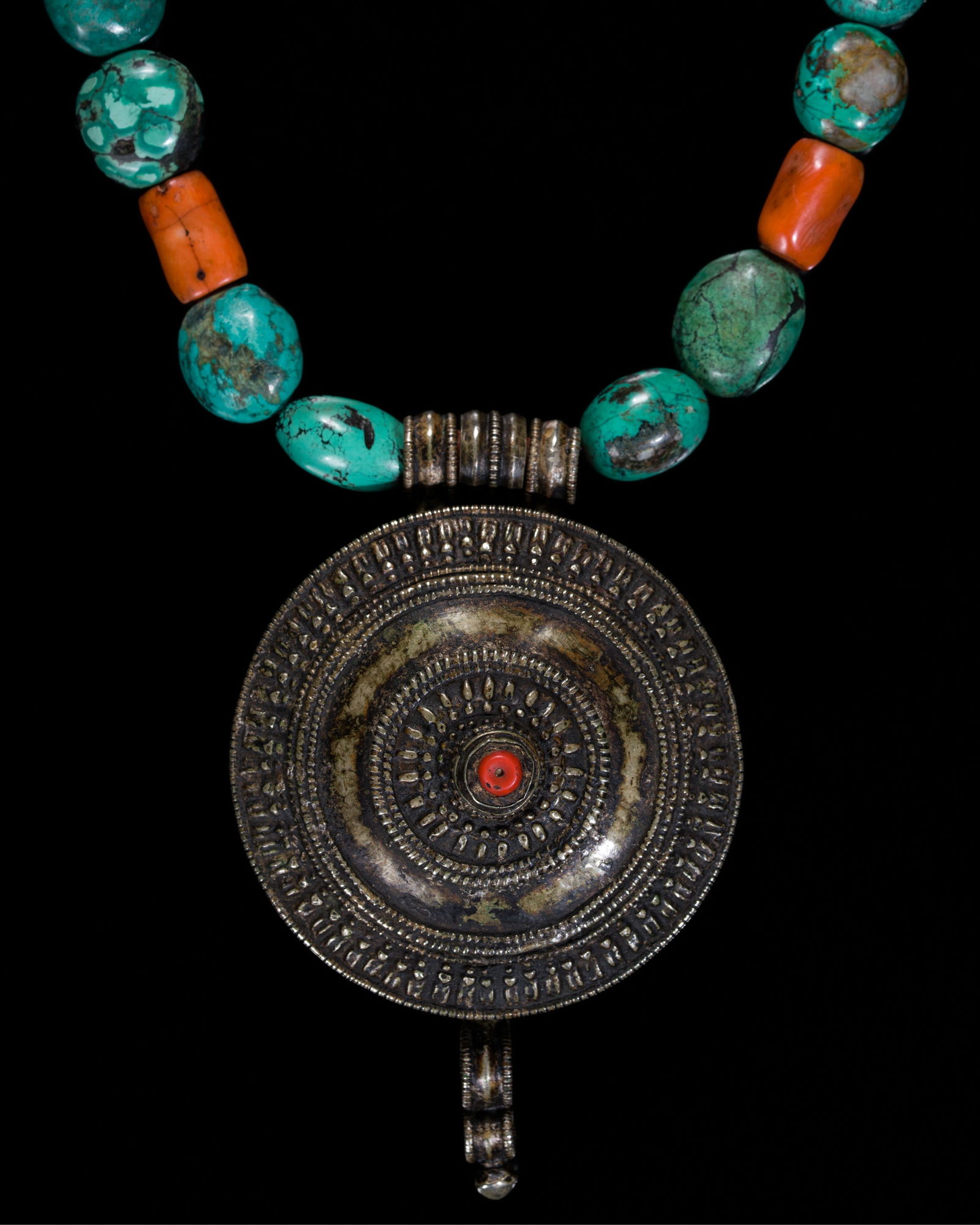 A SUPERB TURQUOISE AND CORAL NECKLACE WITH A SILVER AMULET BOX, GAU, 19TH CENTURY: A SUPERB TURQUOISE AND CORAL NECKLACE WITH A SILVER AMULET BOX, GAU, 19TH CENTURY This lot is from a single owner collection and is therefore offered without reserve Tibet. Consisting of a combination