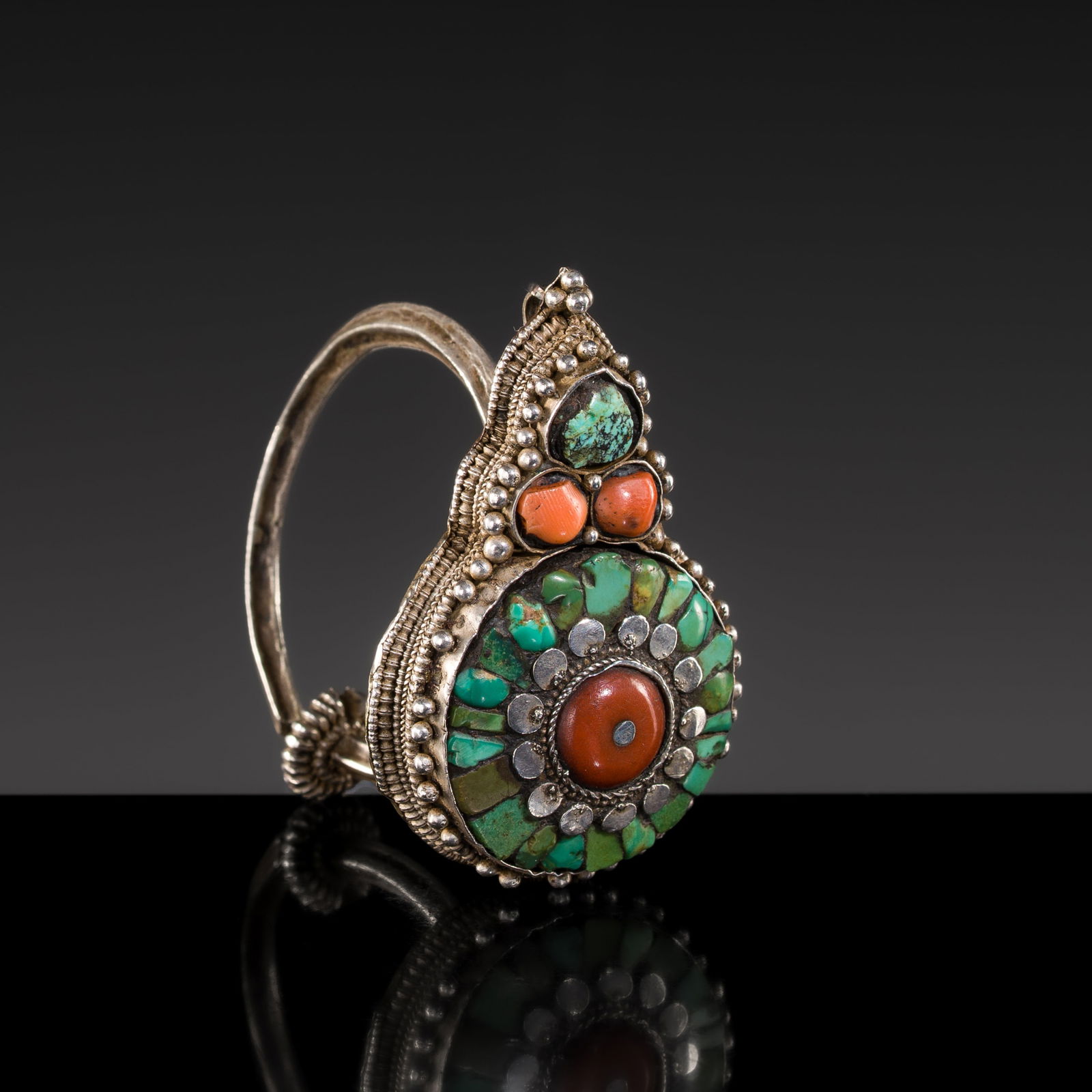 A FINE CORAL AND TURQUOISE INLAID SILVER ORNAMENT, LATE 19TH CENTURY (1 of 11)
