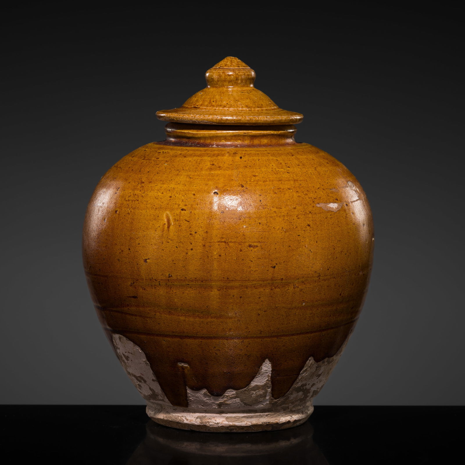 AN AMBER-GLAZED POTTERY JAR AND COVER, TANG DYNASTY (1 of 12)
