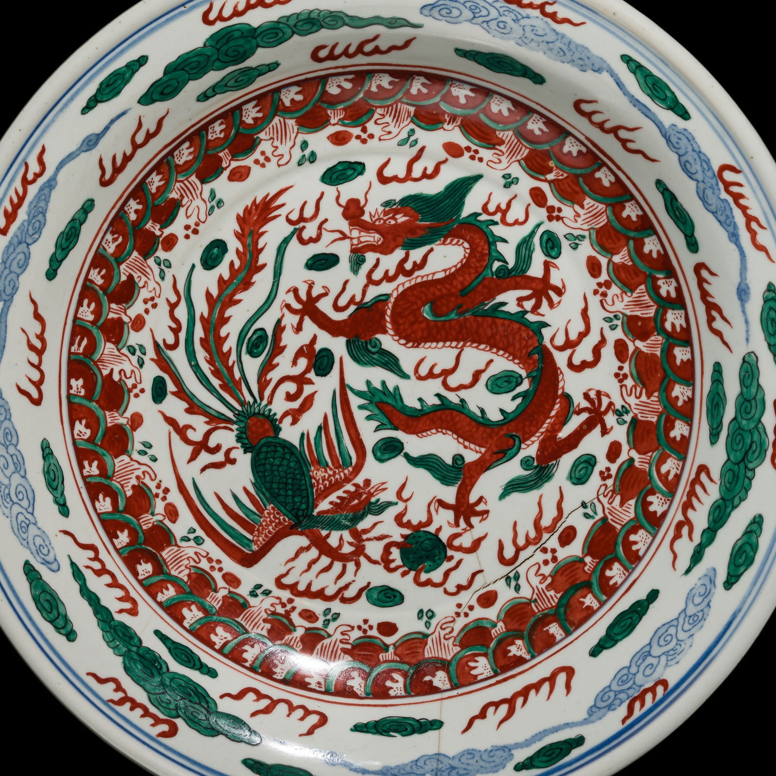 A WUCAI 'DRAGON AND PHOENIX' PORCELAIN DISH, LATE QING DYNASTY (1 of 8)
