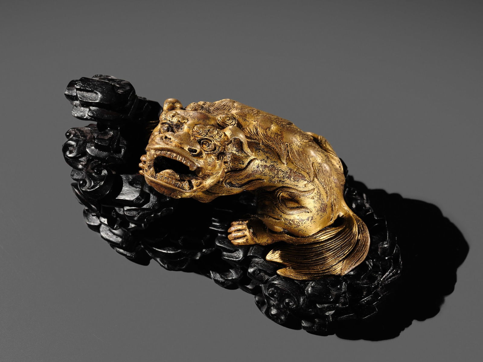 A GILT BRONZE 'LION' WEIGHT WITH A MATCHING ZITAN BASE, CHINA, 16TH-17TH CENTURY - 10
