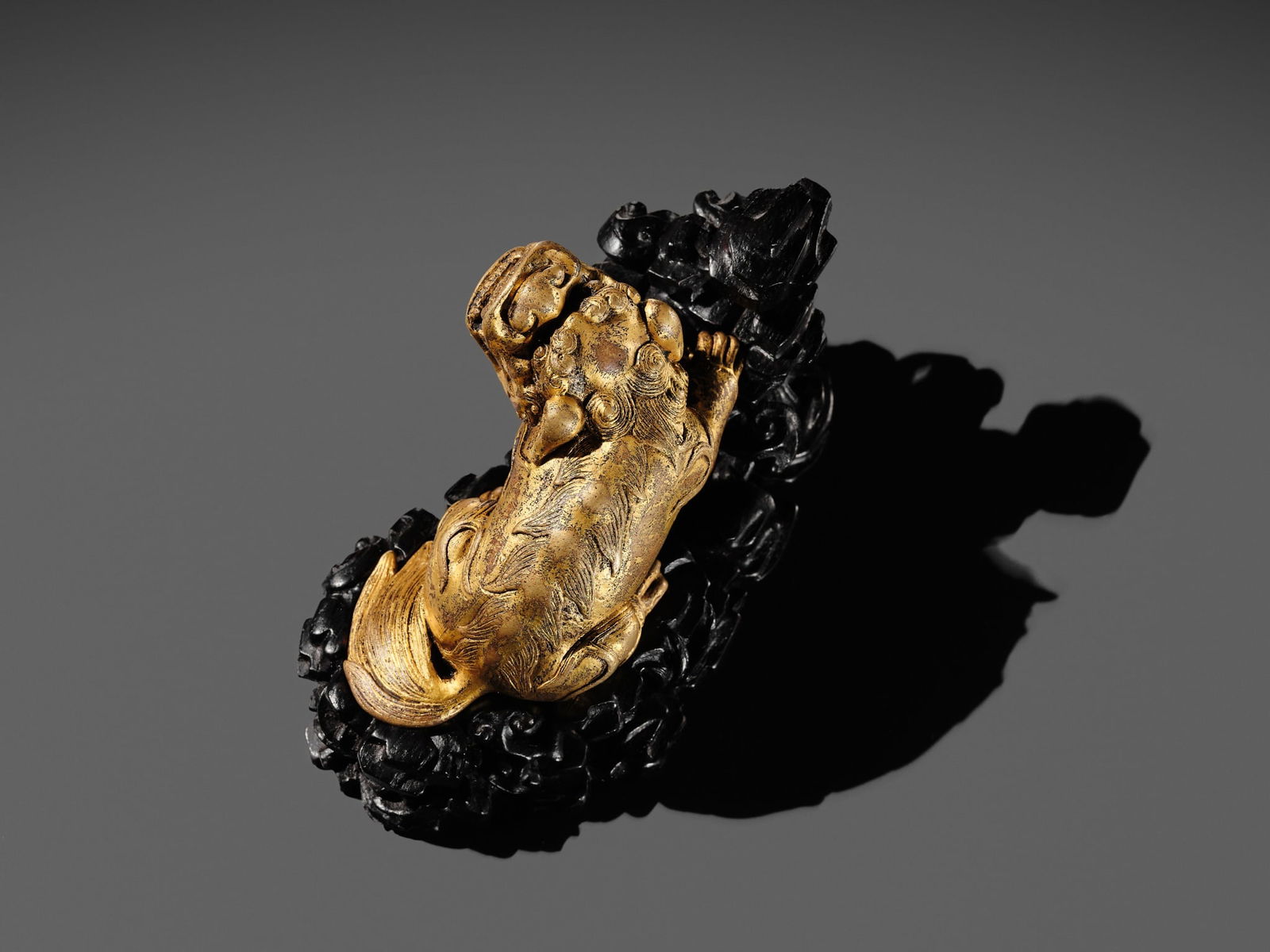 A GILT BRONZE 'LION' WEIGHT WITH A MATCHING ZITAN BASE, CHINA, 16TH-17TH CENTURY - 16