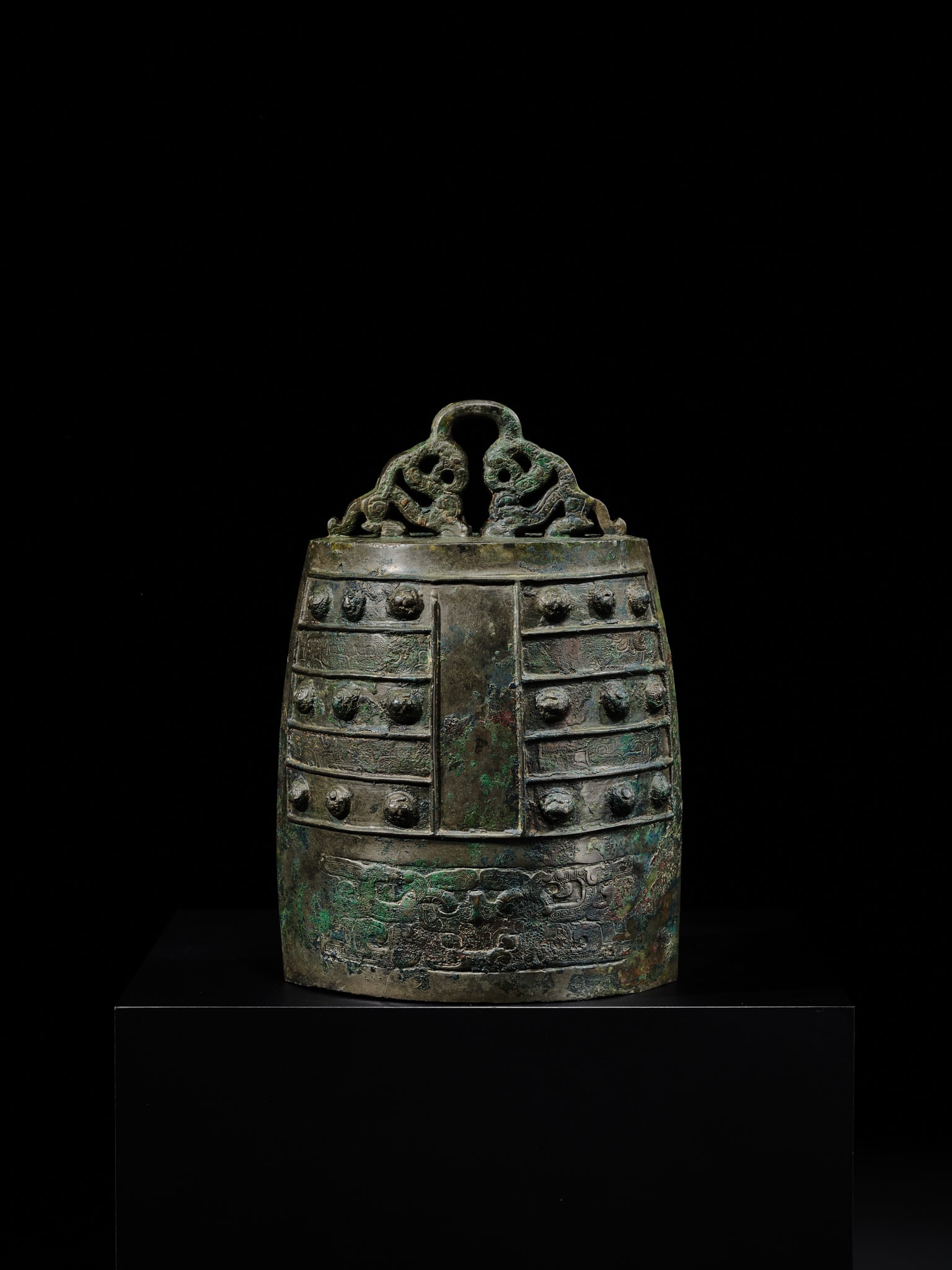 A RARE ARCHAIC BRONZE BELL, BO ZHONG, EASTERN ZHOU DYNASTY, SPRING AND AUTUMN PERIOD - 2