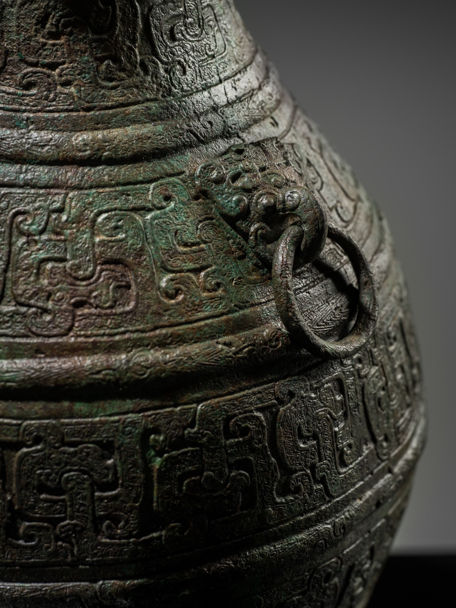 A RARE BRONZE RITUAL WINE VESSEL AND COVER, HU, WARRING STATES PERIOD, WITH TWO INSCRIPTIONS - 3