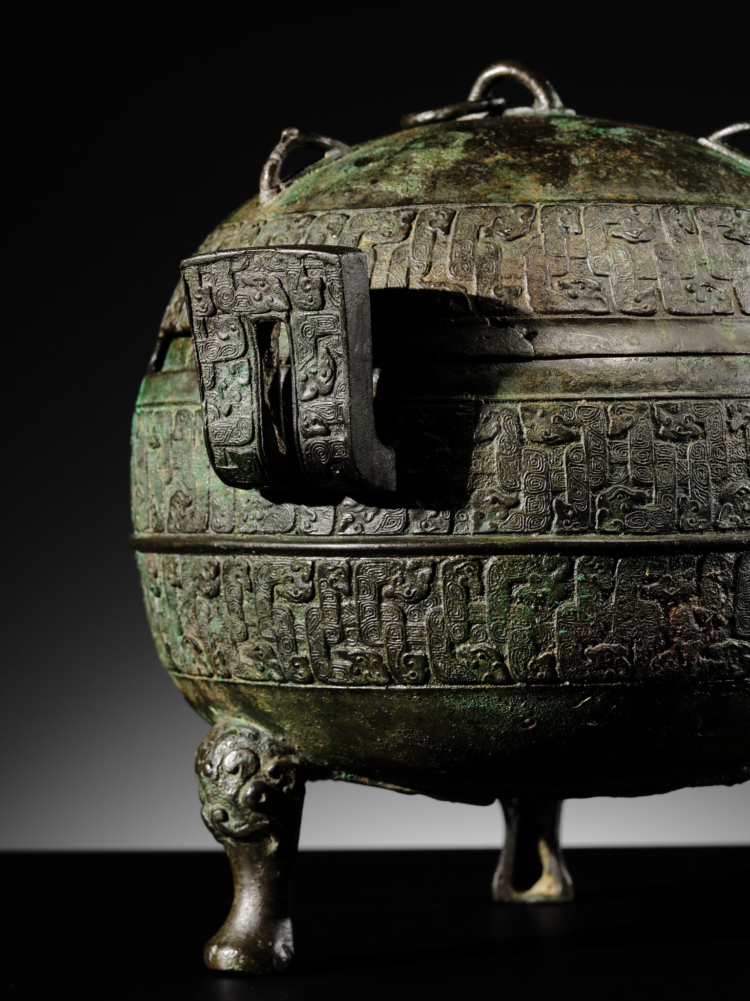 A BRONZE RITUAL FOOD VESSEL AND COVER, DING, LATE SPRING AND AUTUMN TO EARLY WARRING STATES PERIOD - 16