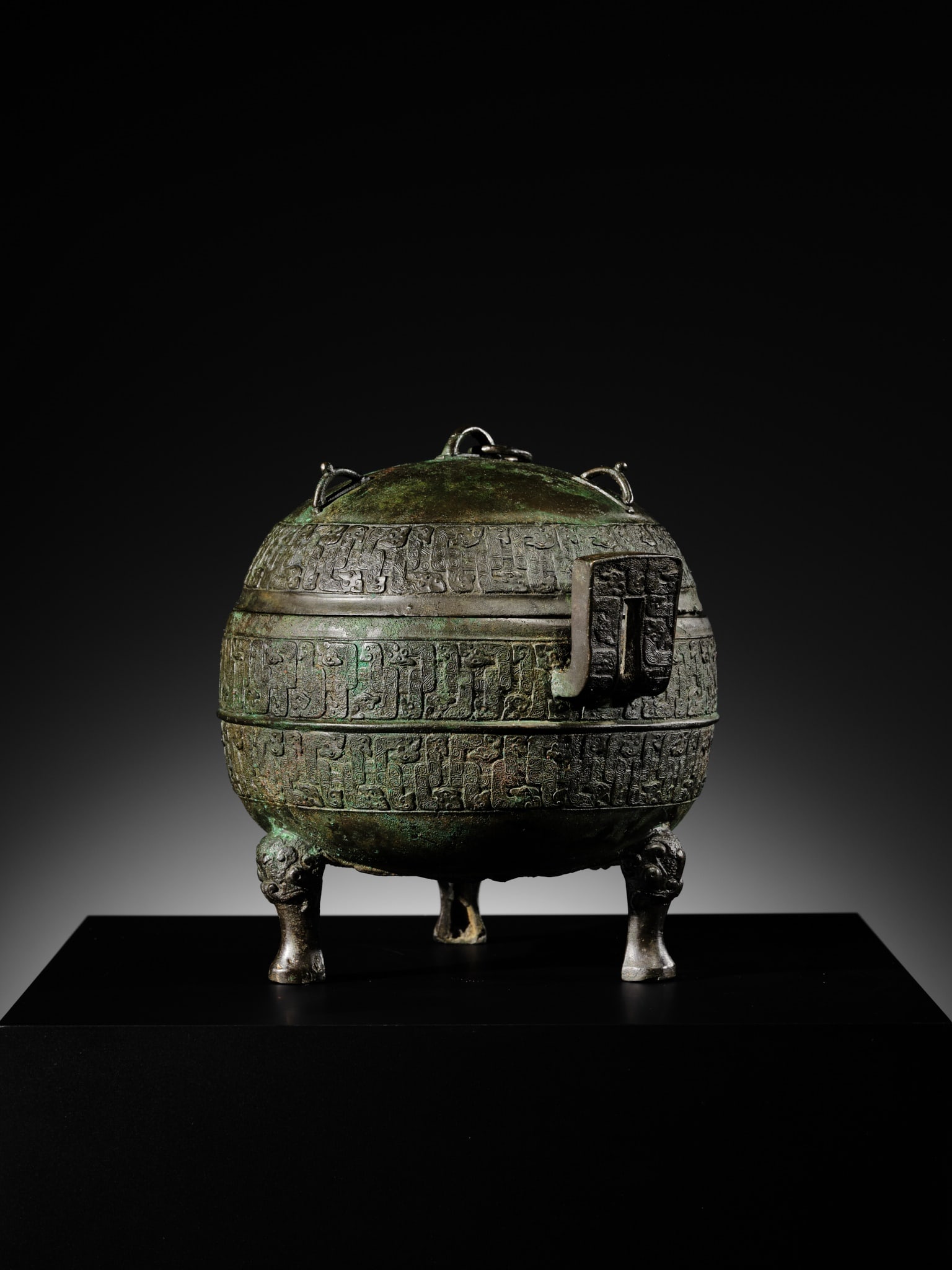 A BRONZE RITUAL FOOD VESSEL AND COVER, DING, LATE SPRING AND AUTUMN TO EARLY WARRING STATES PERIOD - 17