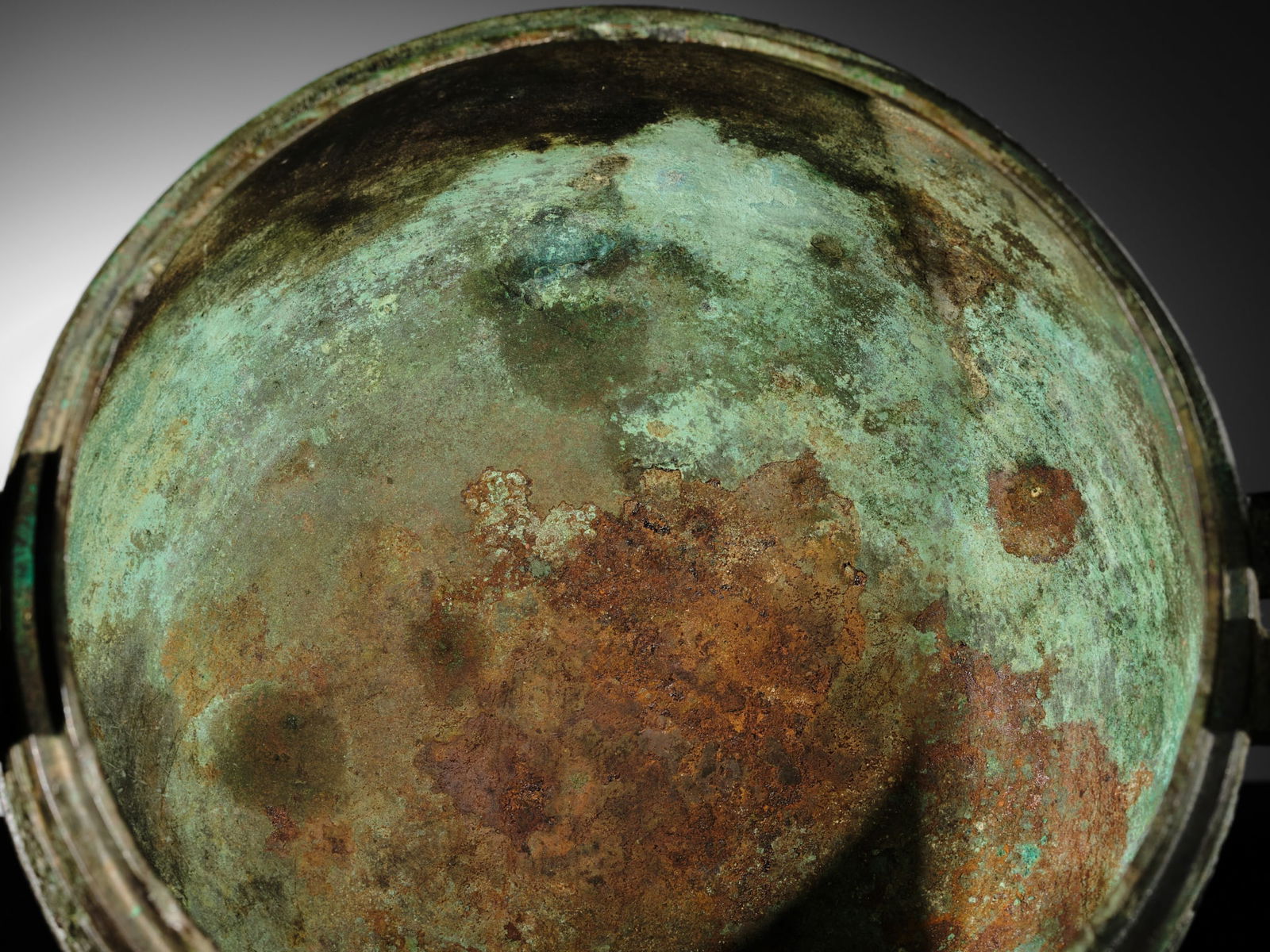 A BRONZE RITUAL FOOD VESSEL AND COVER, DING, LATE SPRING AND AUTUMN TO EARLY WARRING STATES PERIOD - 19