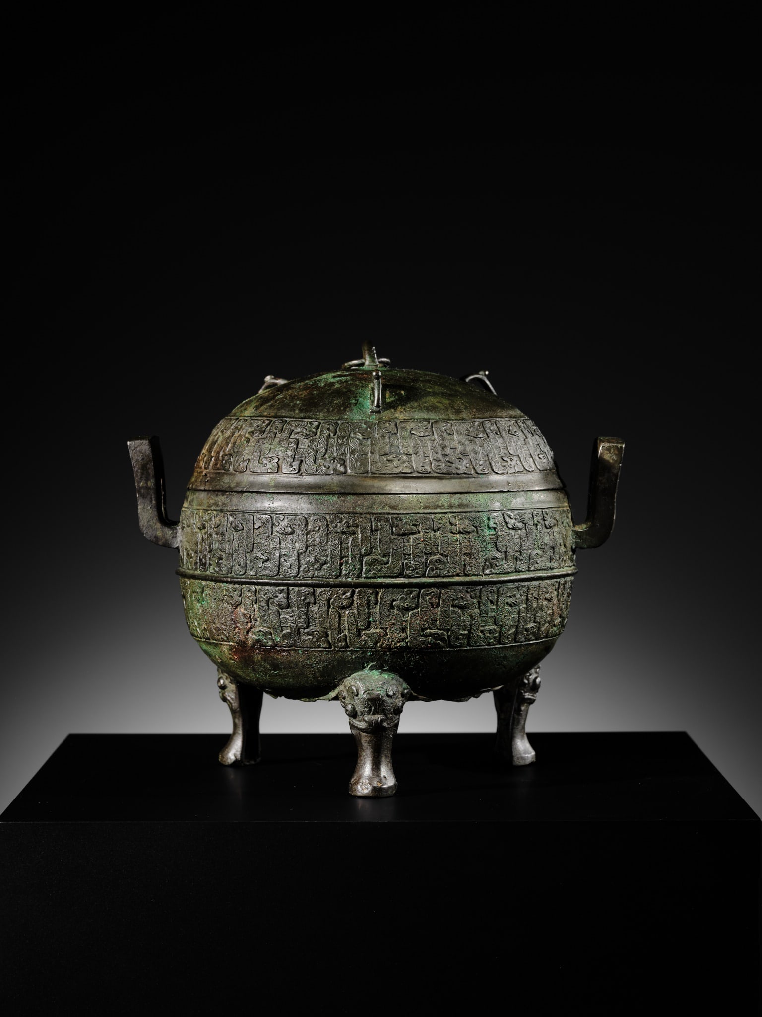 A BRONZE RITUAL FOOD VESSEL AND COVER, DING, LATE SPRING AND AUTUMN TO EARLY WARRING STATES PERIOD - 2