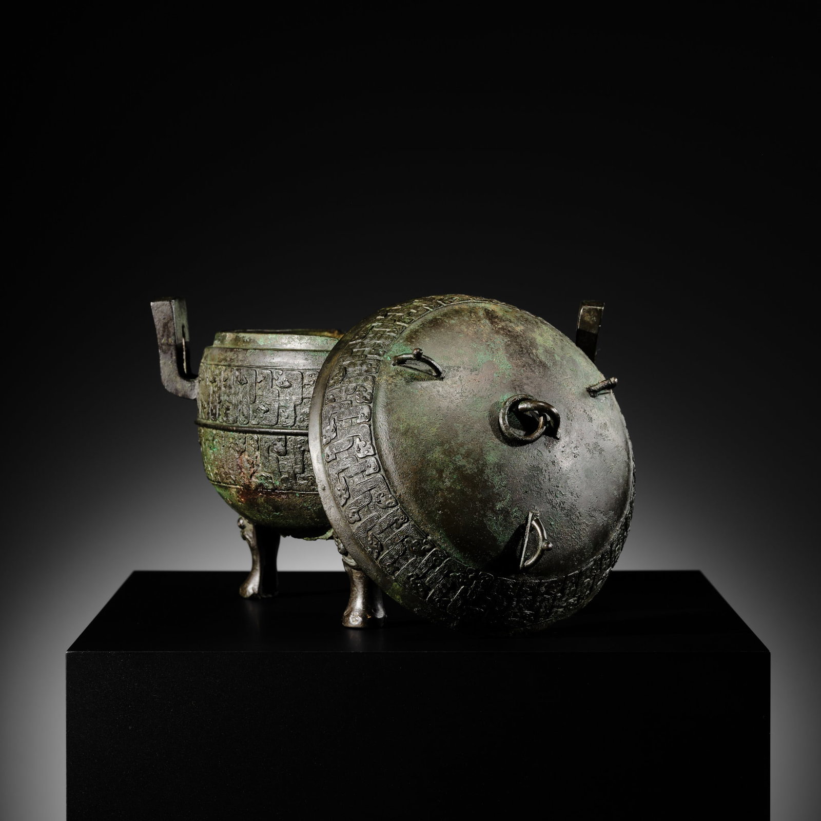 A BRONZE RITUAL FOOD VESSEL AND COVER, DING, LATE SPRING AND AUTUMN TO EARLY WARRING STATES PERIOD - 6