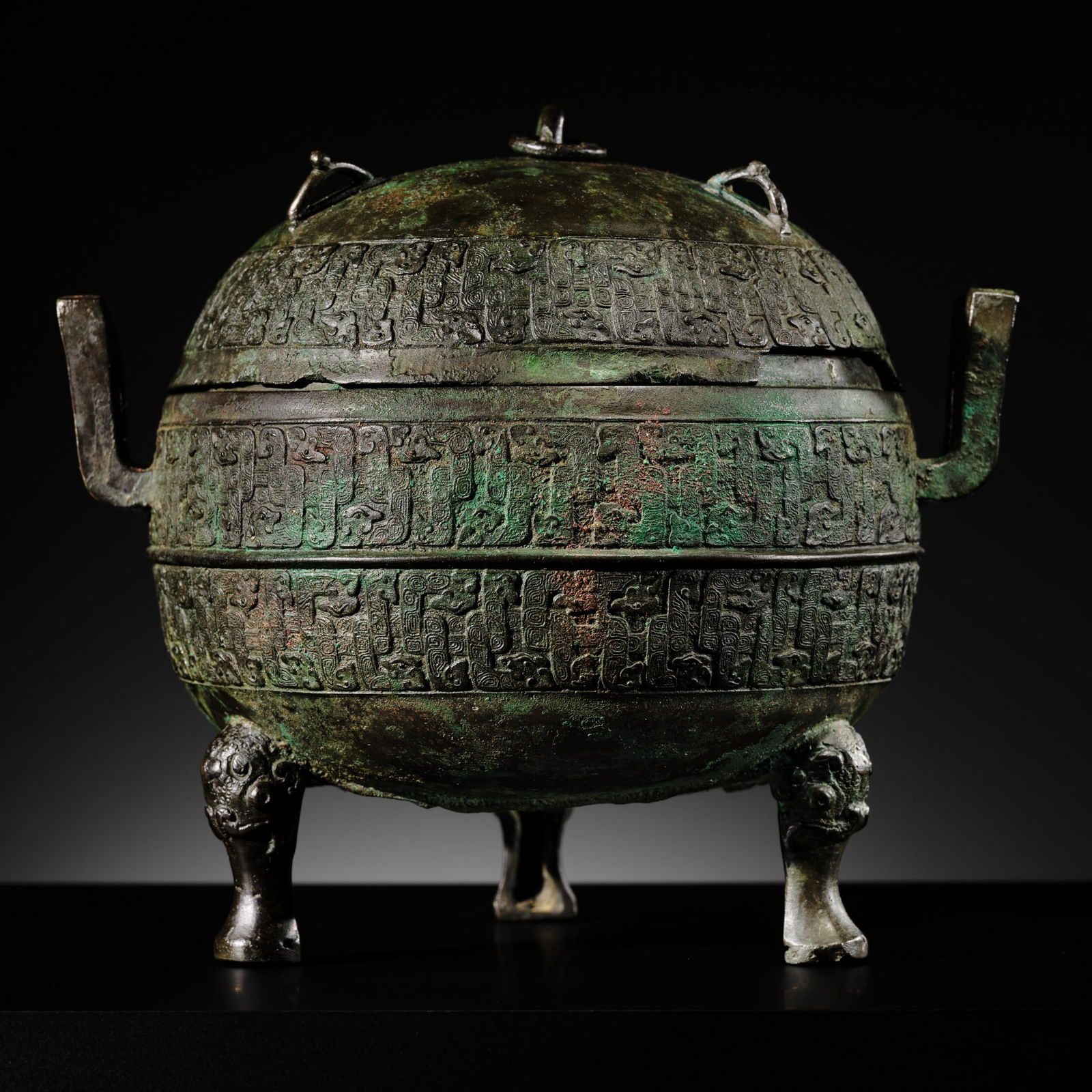 A BRONZE RITUAL FOOD VESSEL AND COVER, DING, LATE SPRING AND AUTUMN TO EARLY WARRING STATES PERIOD - 9
