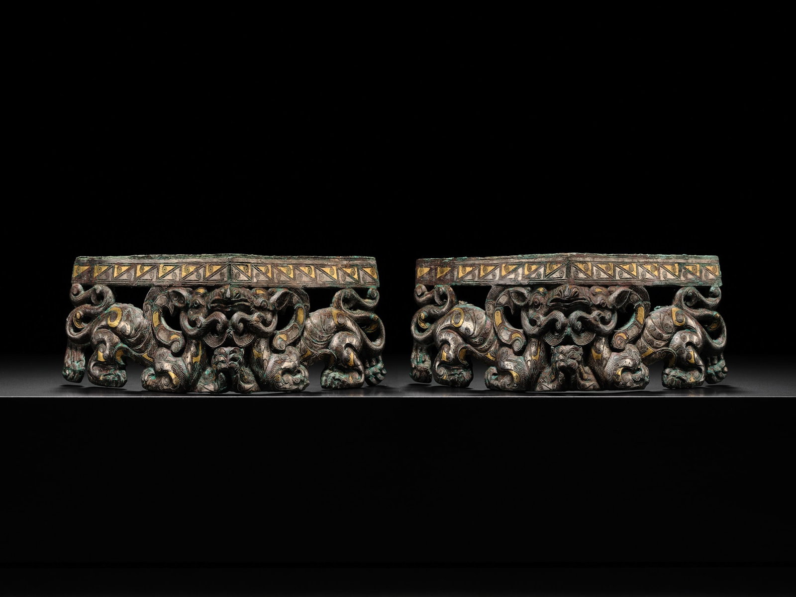 A PAIR OF RARE GOLD AND SILVER-INLAID BRONZE CORNER FITTINGS, EASTERN ZHOU DYNASTY, WARRING STATES - 17