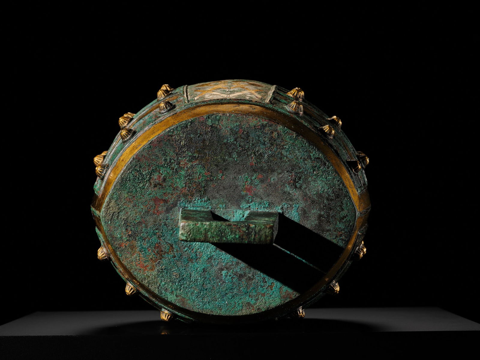 A PARCEL-GILT AND INCISED BRONZE BELL, NIUZHONG, WESTERN HAN DYNASTY - 16