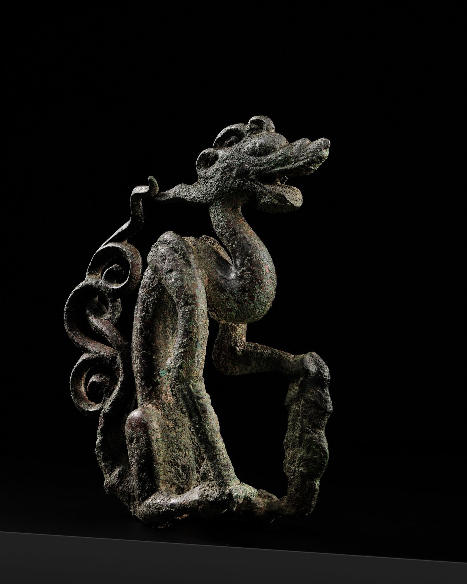 A RARE BRONZE FIGURE OF A SEATED DRAGON, JIN DYNASTY (1 of 17)
