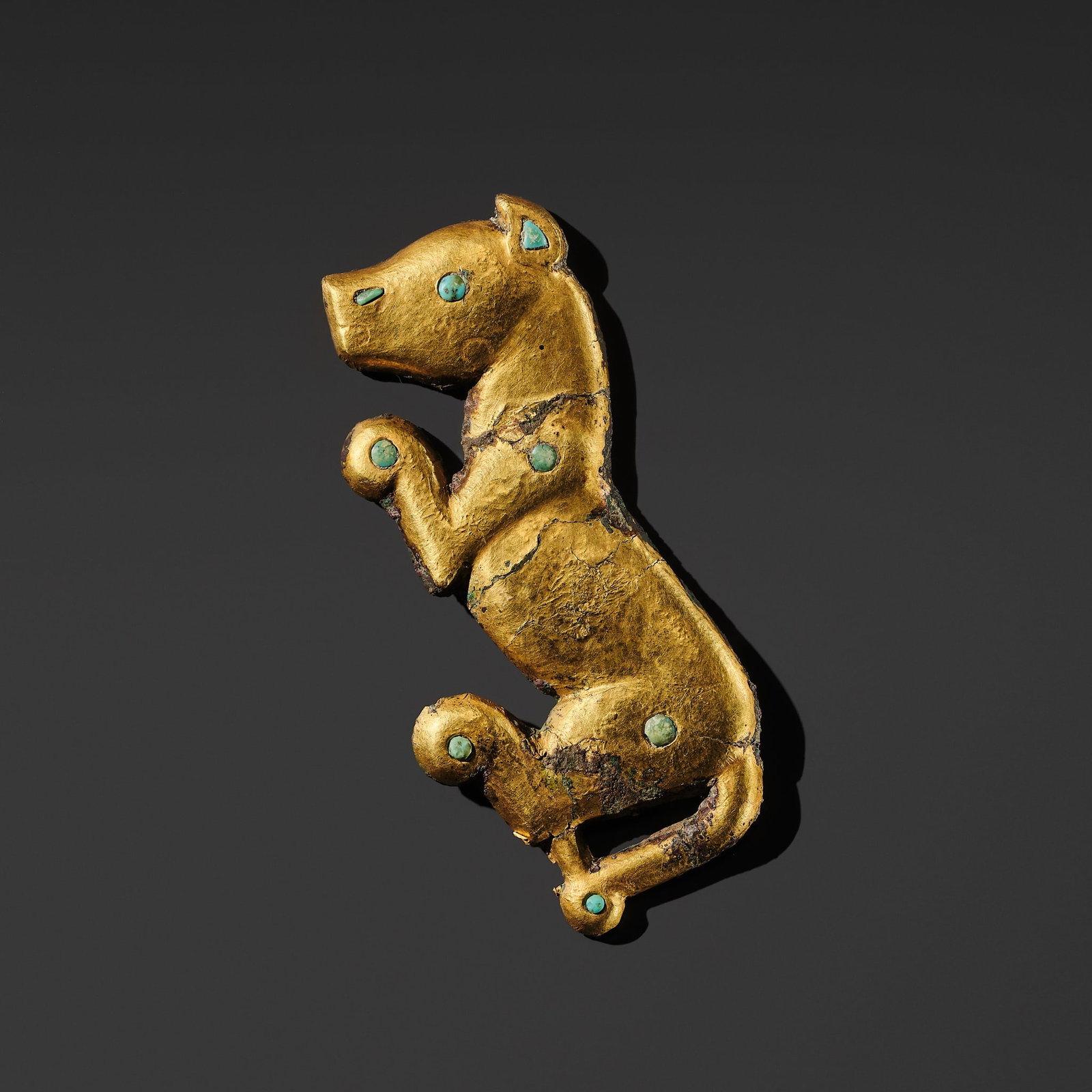 A TURQUOISE-INLAID GOLD AND BRONZE 'TIGER' PLAQUE, WARRING STATES PERIOD: A TURQUOISE-INLAID GOLD AND BRONZE 'TIGER' PLAQUE, WARRING STATES PERIOD Published & Exhibited: Martin Doustar, Kunstkammer. One Hundred Treasures from the Ancient World, Frieze Masters 2017, Lond