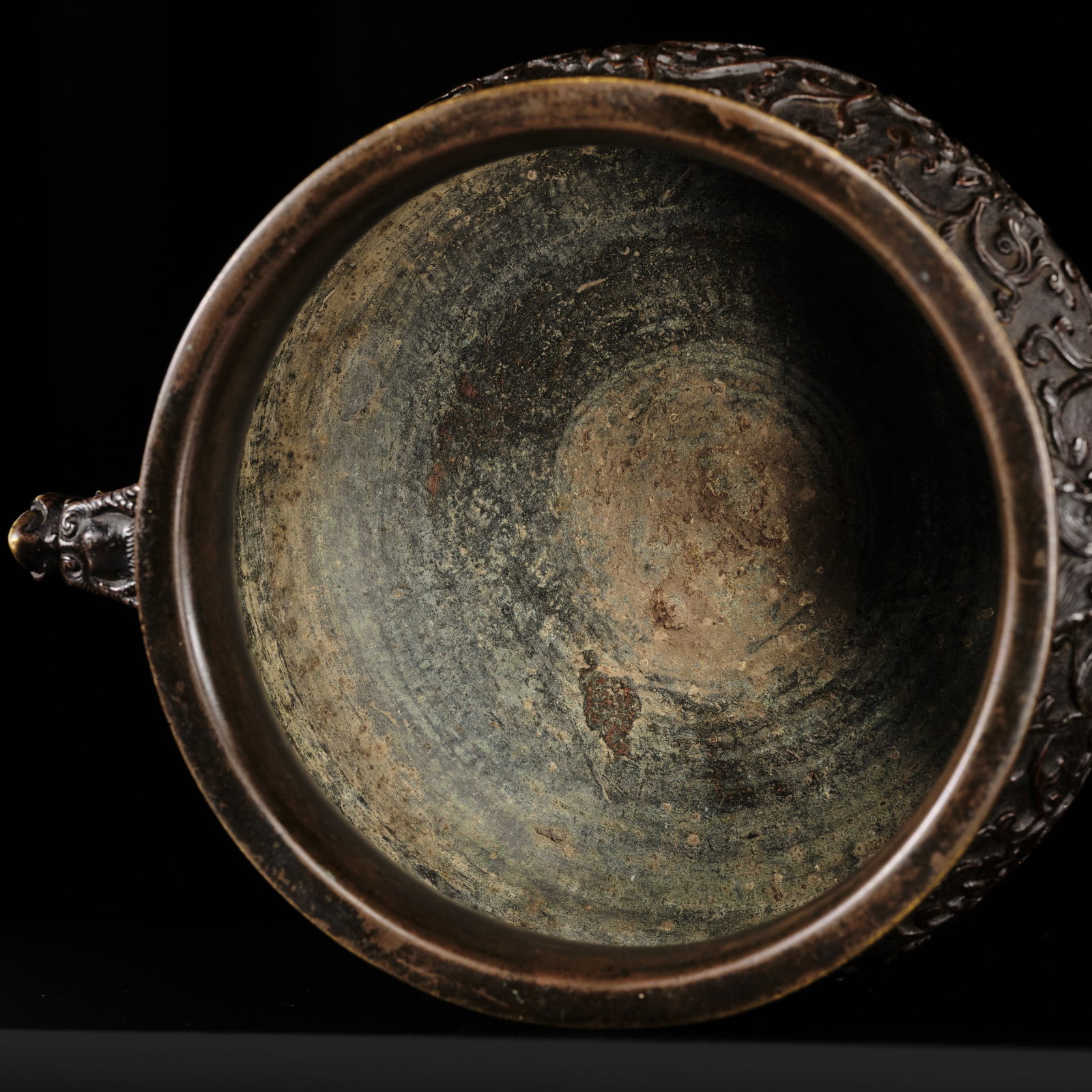 A HU WENMING 'LOTUS' BRONZE CENSER (GUI), HEAVILY CAST (1.5 KG), MING DYNASTY - 17